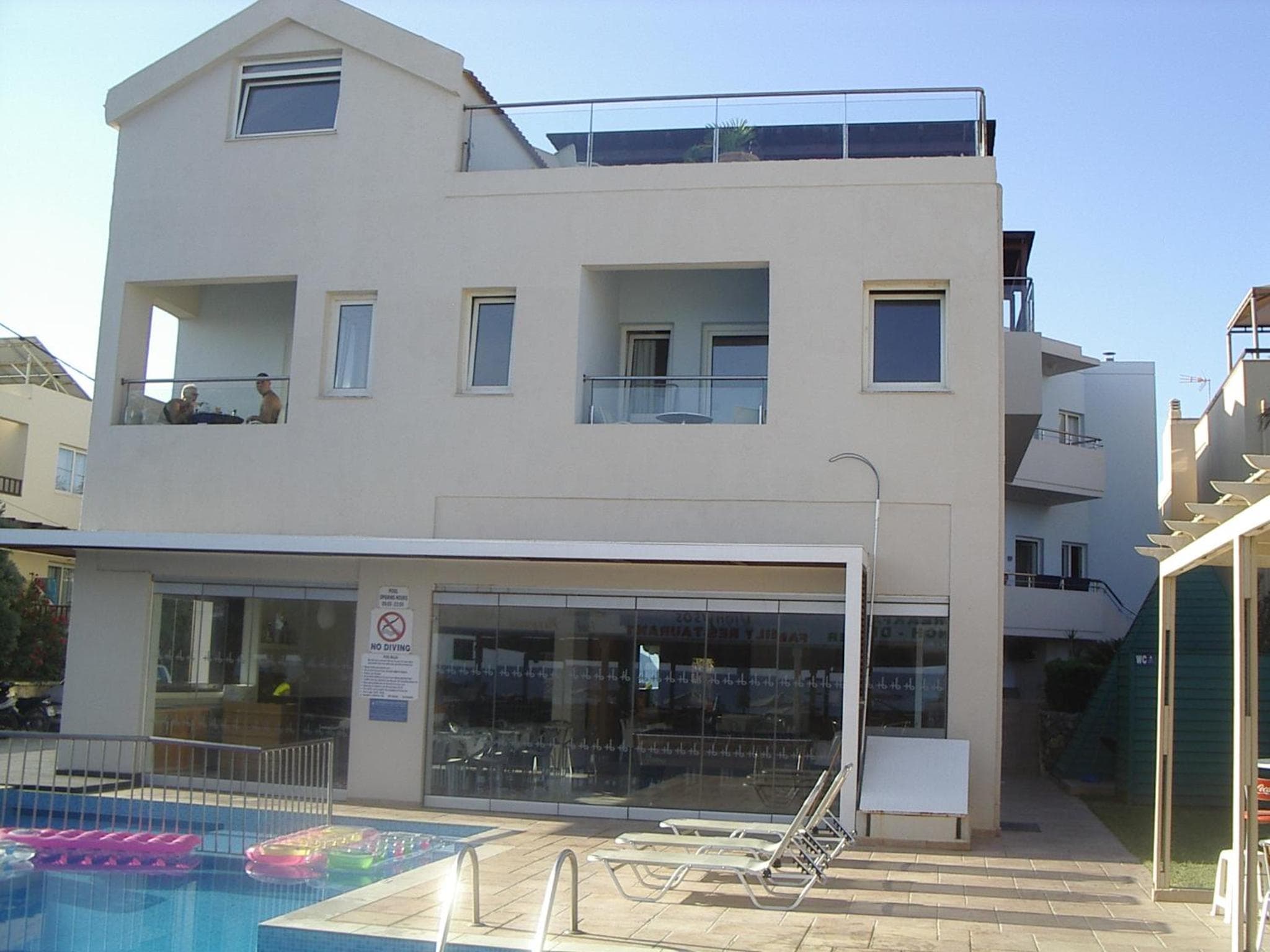 Despina Apartments, Plataniás