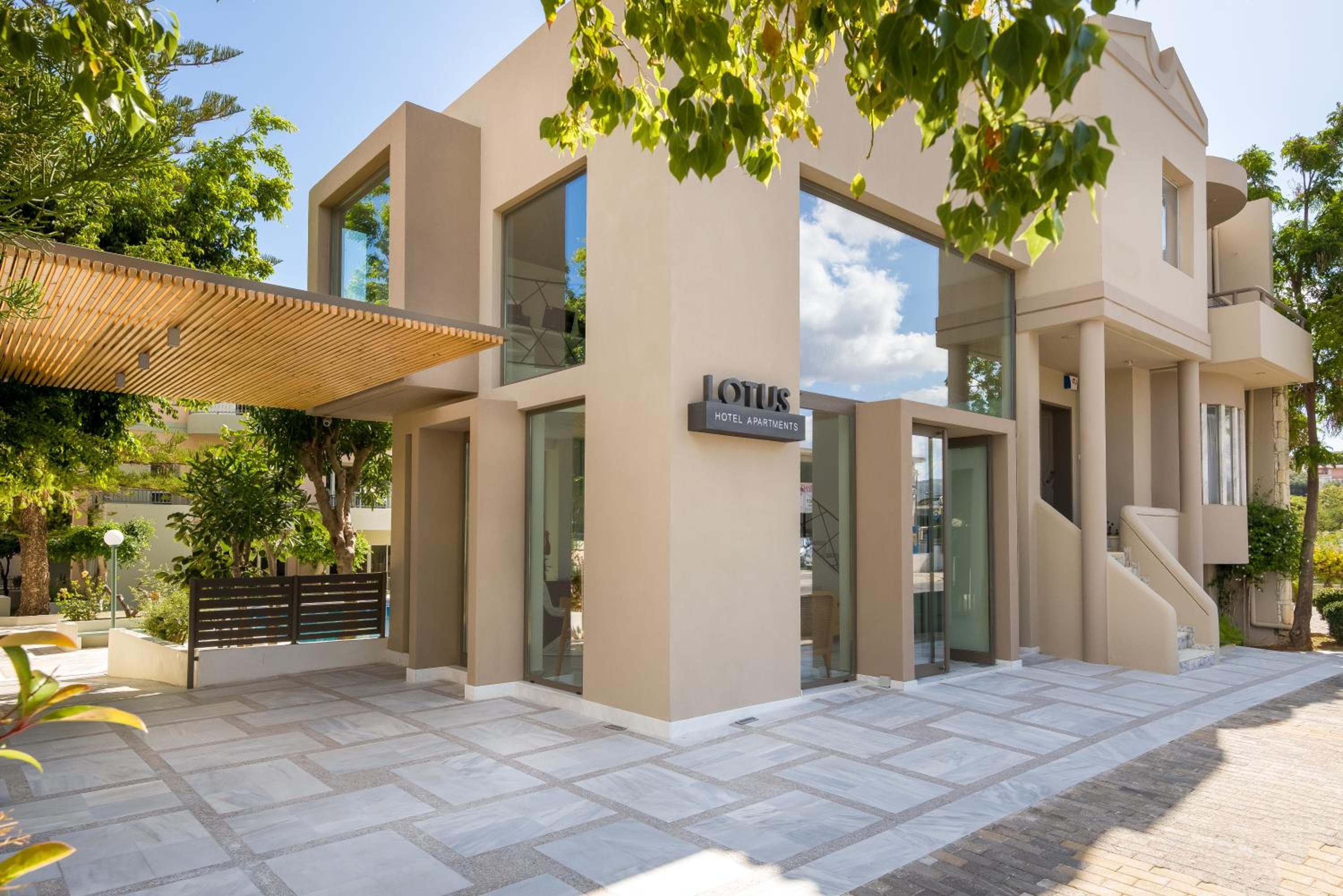 Lotus Hotel Apartments, Kato Daratso