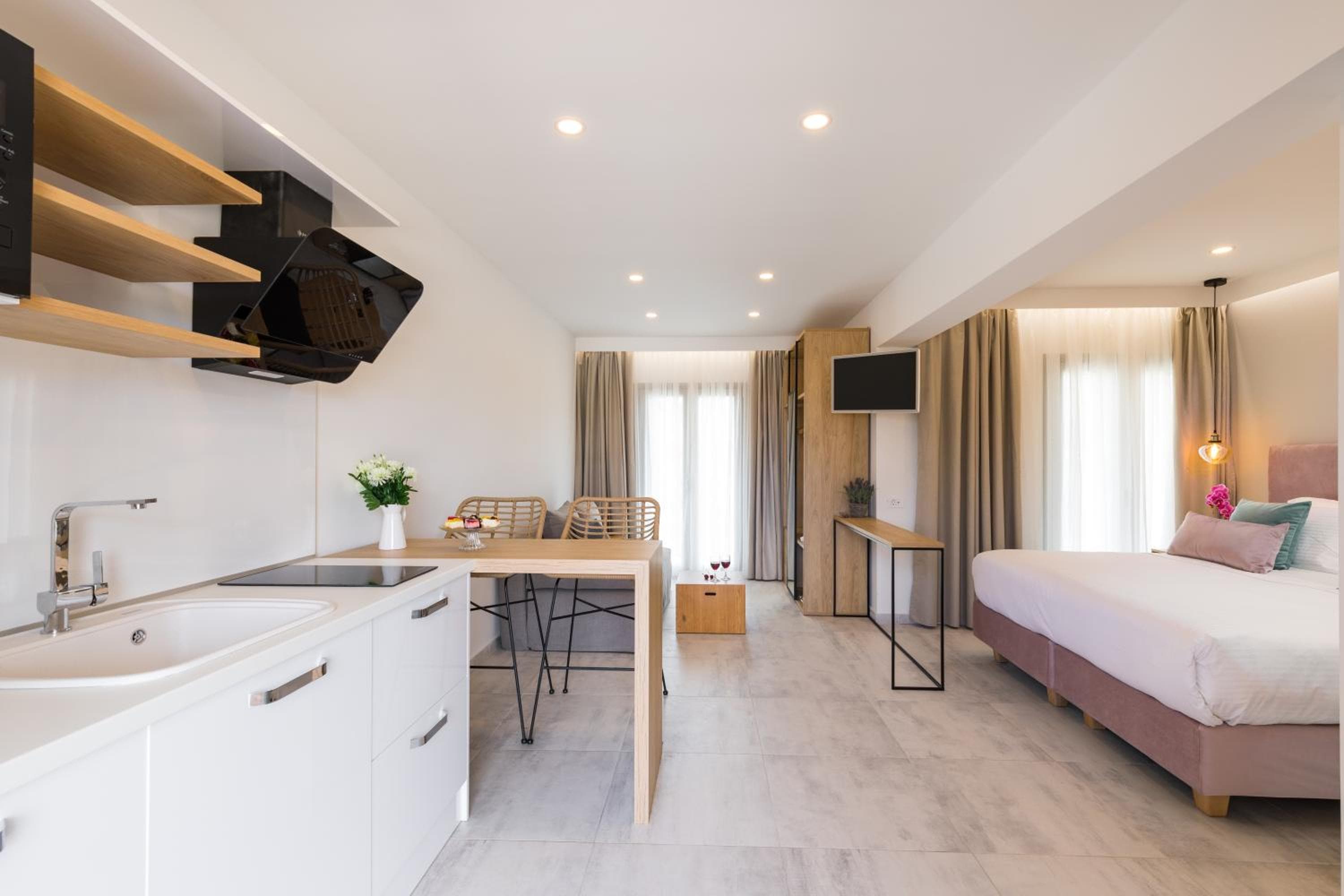 V Luxury Suites, (( Agía Eleoúsa )), photo 2