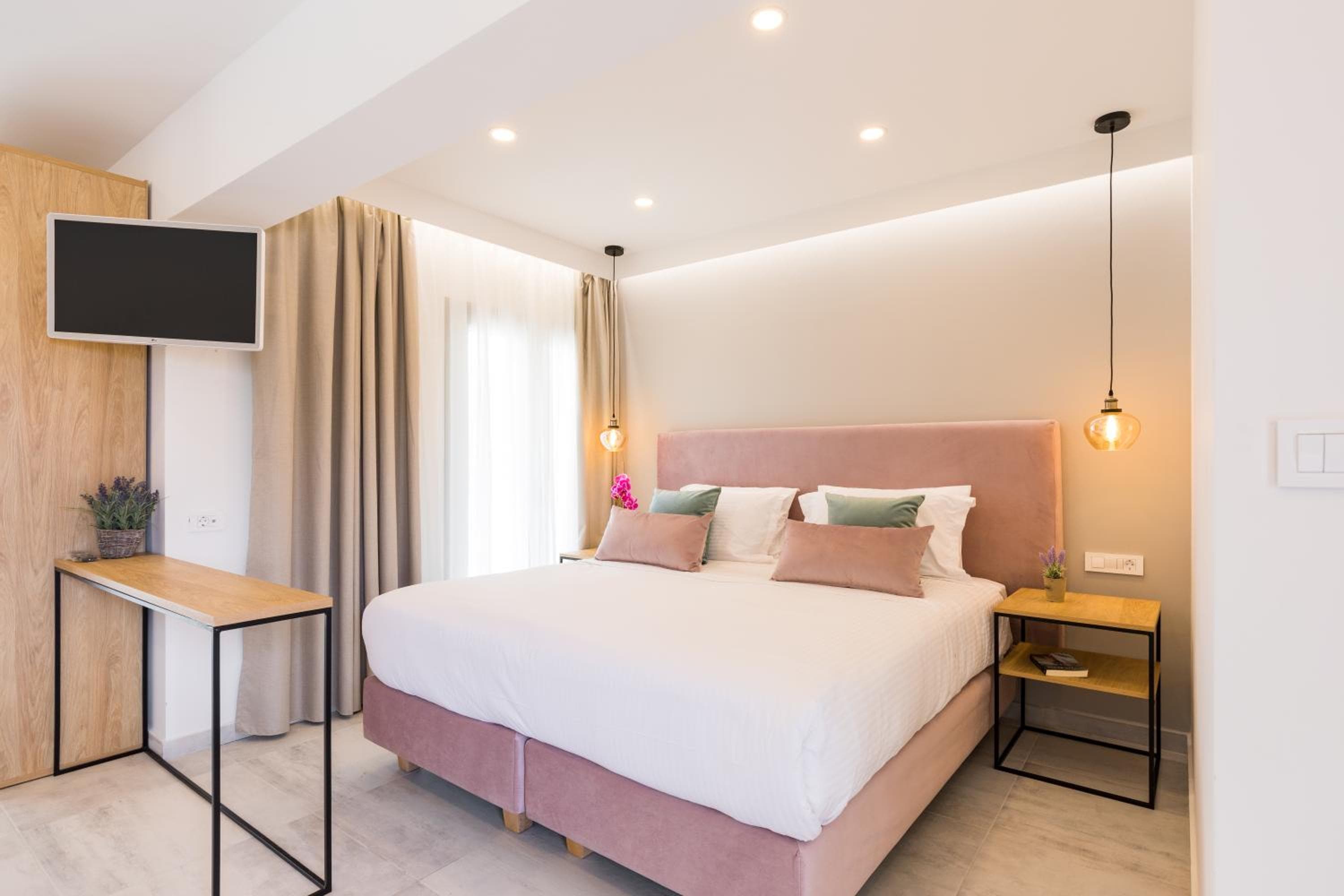 V Luxury Suites, (( Agía Eleoúsa )), photo 4