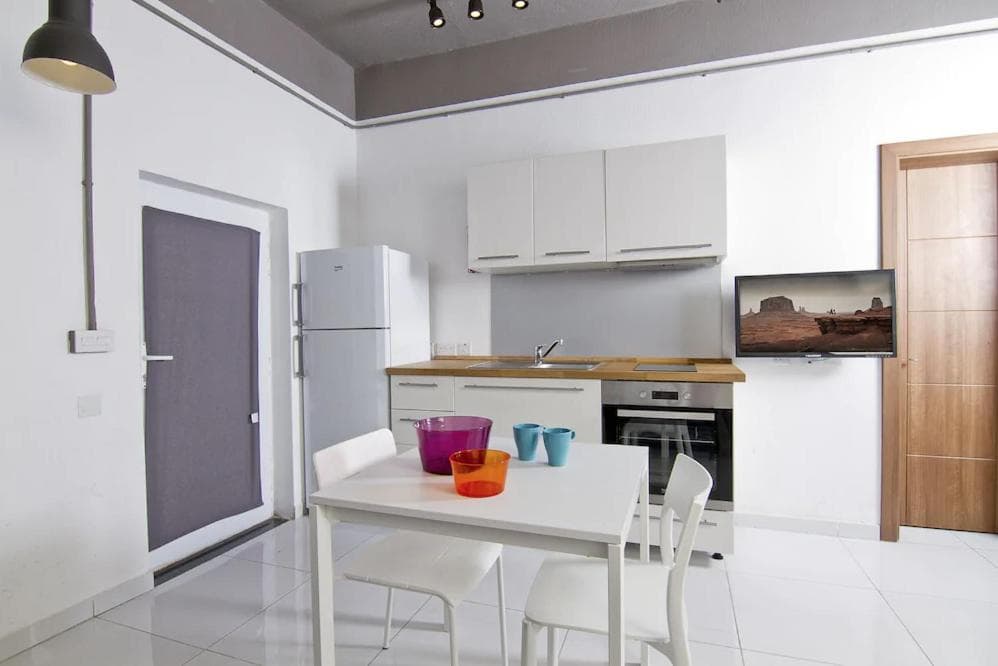Cresta Beach Studios, St Julian's, photo 5
