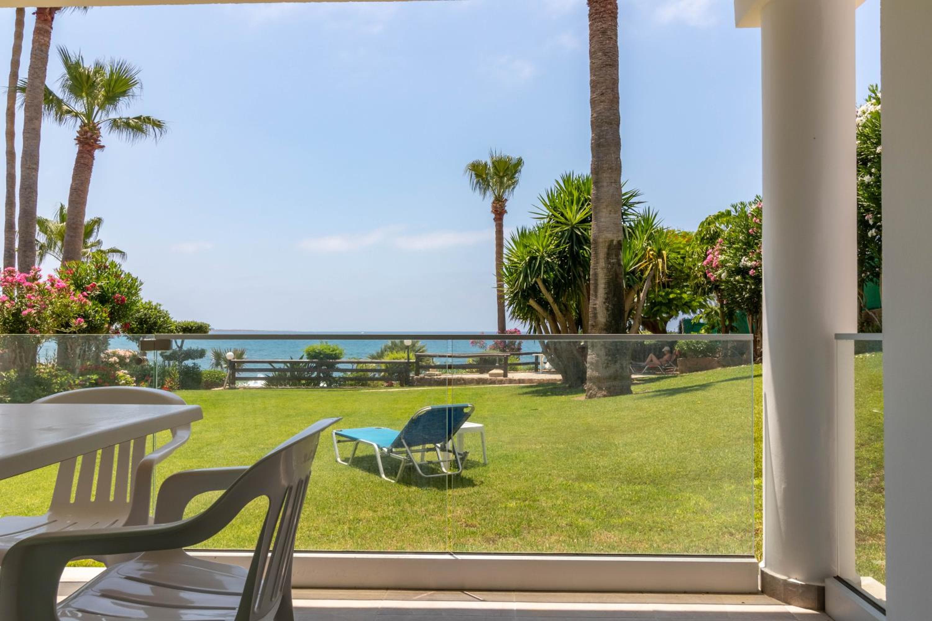Rododafni Beach Apartments, Paphos City, photo 4