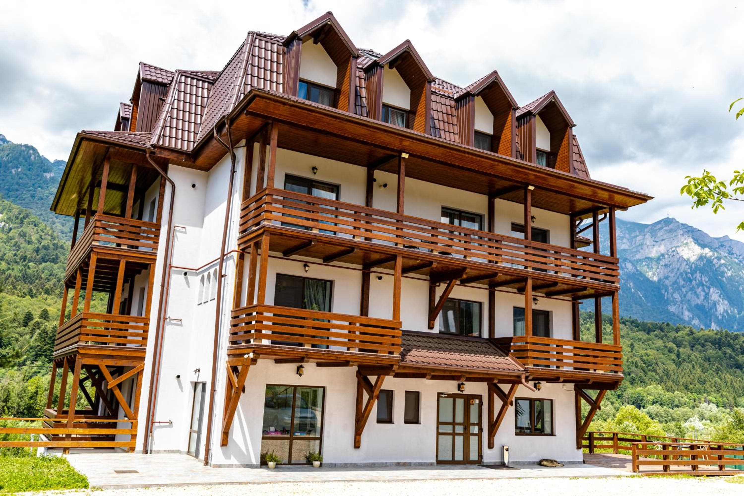 Yael Luxury Apartments 3, Buşteni