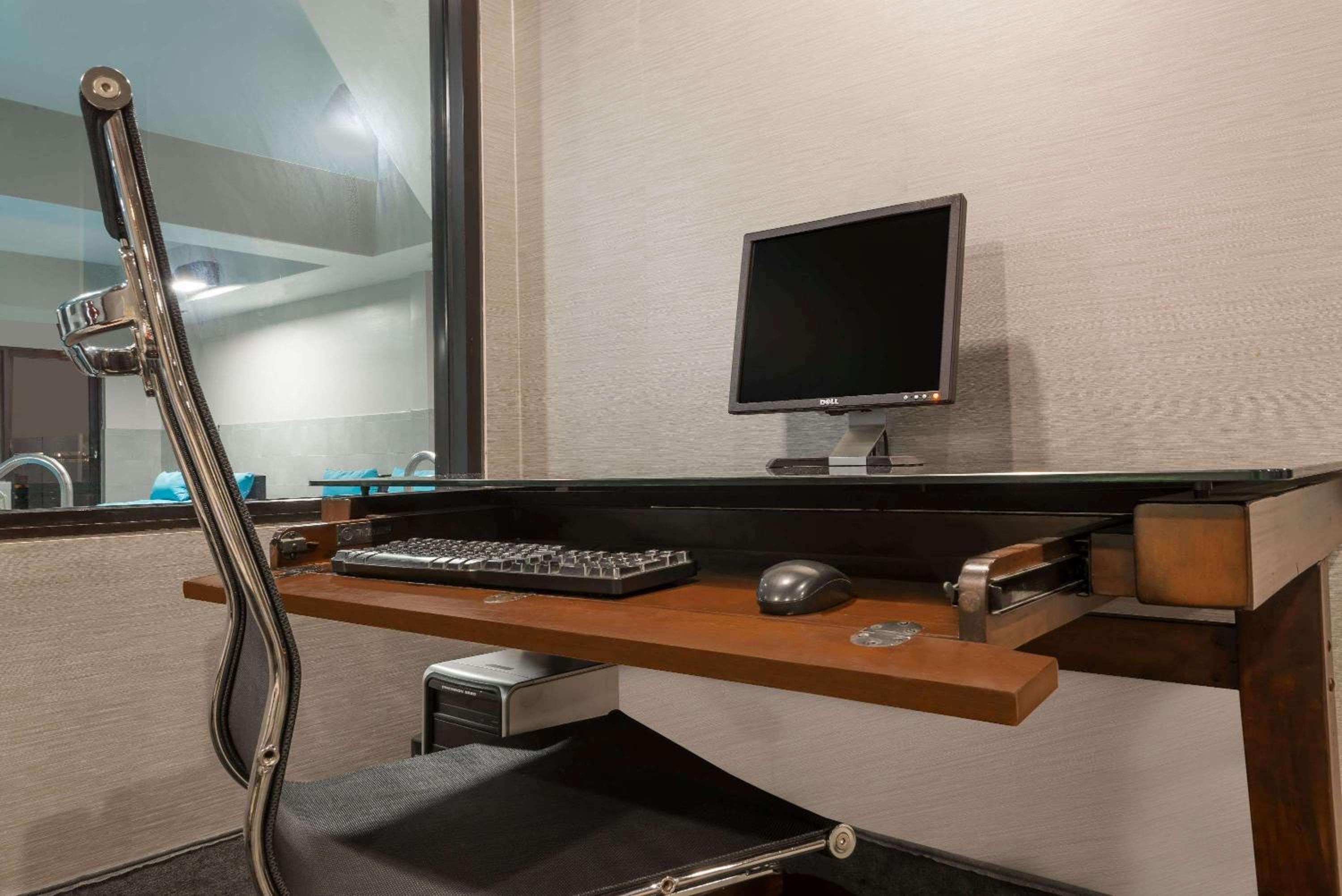 Hawthorn Extended Stay by Wyndham Columbus West, Columbus, photo 5