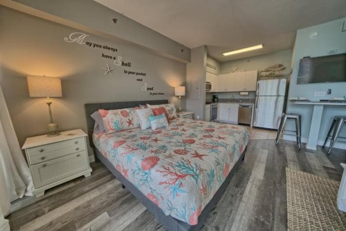 Deluxe Beachfront Studio, Shores of Panama, Oceanviews and Updated, Panama City Beach, photo 5