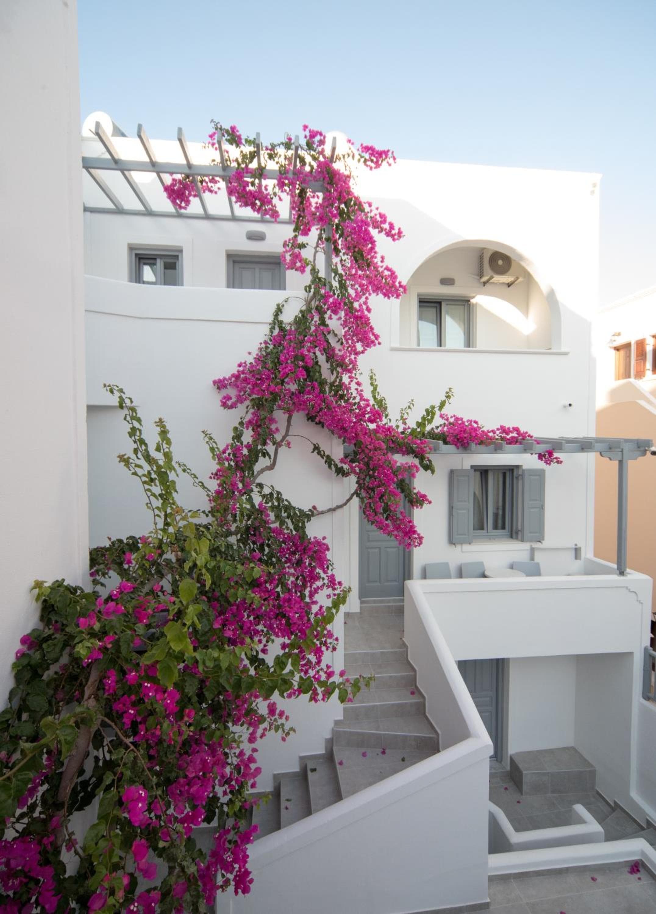 Markakis Studios Fira Town, Fira, photo 3