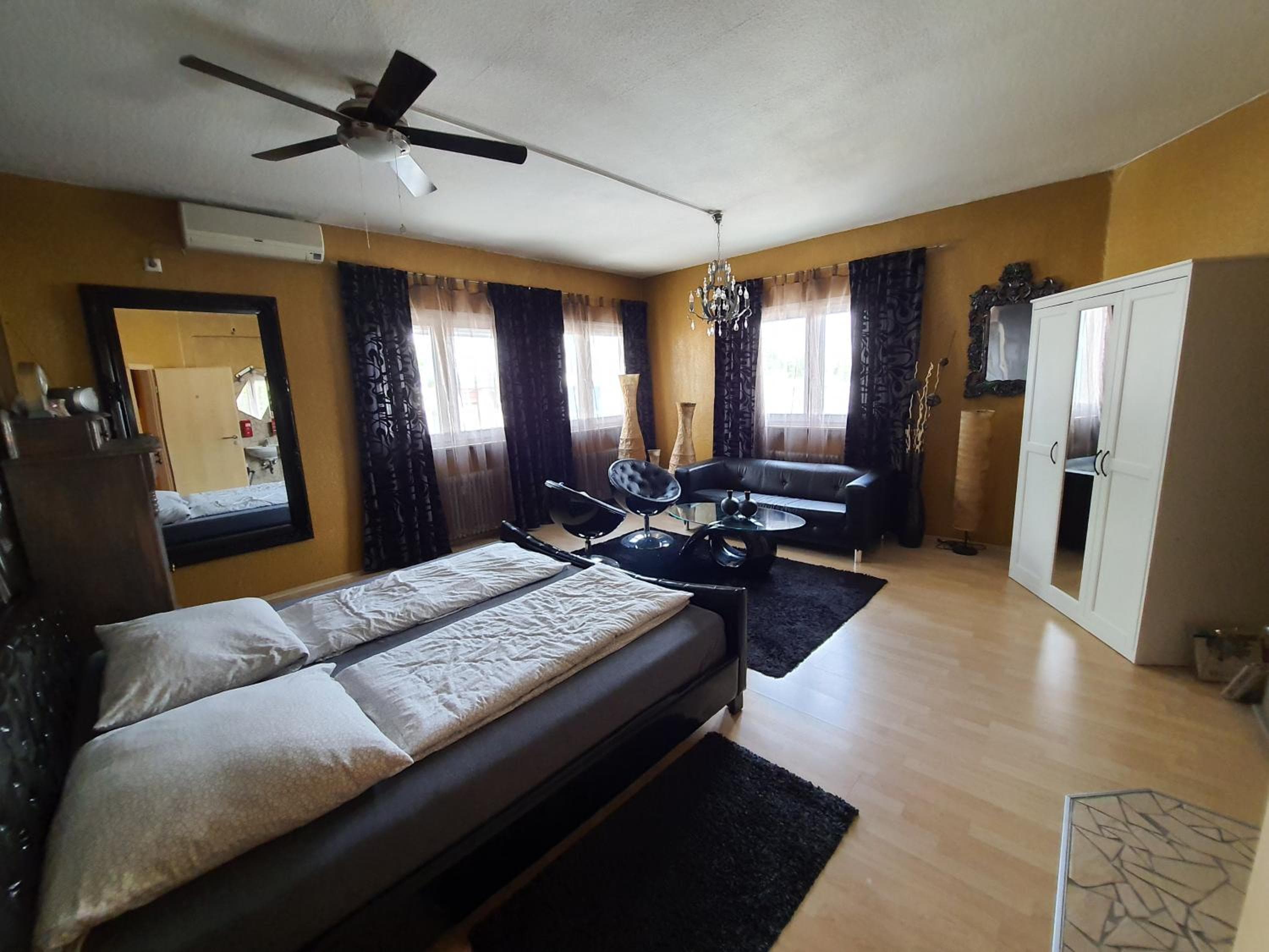 Hotel room at Heidelberg Apartments