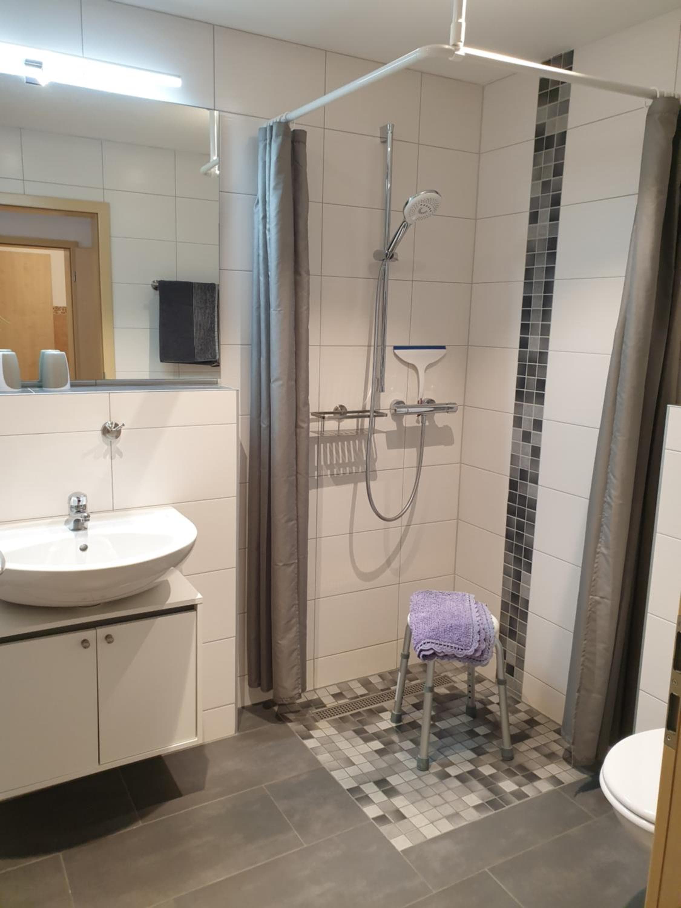 Bathroom at Hausner`s Hotel- Studio Apartments