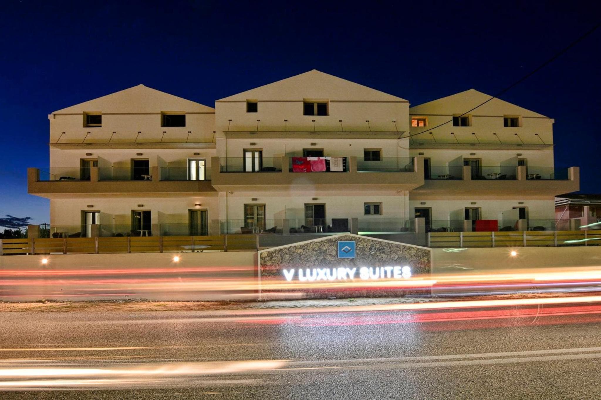V Luxury Suites, (( Agía Eleoúsa ))