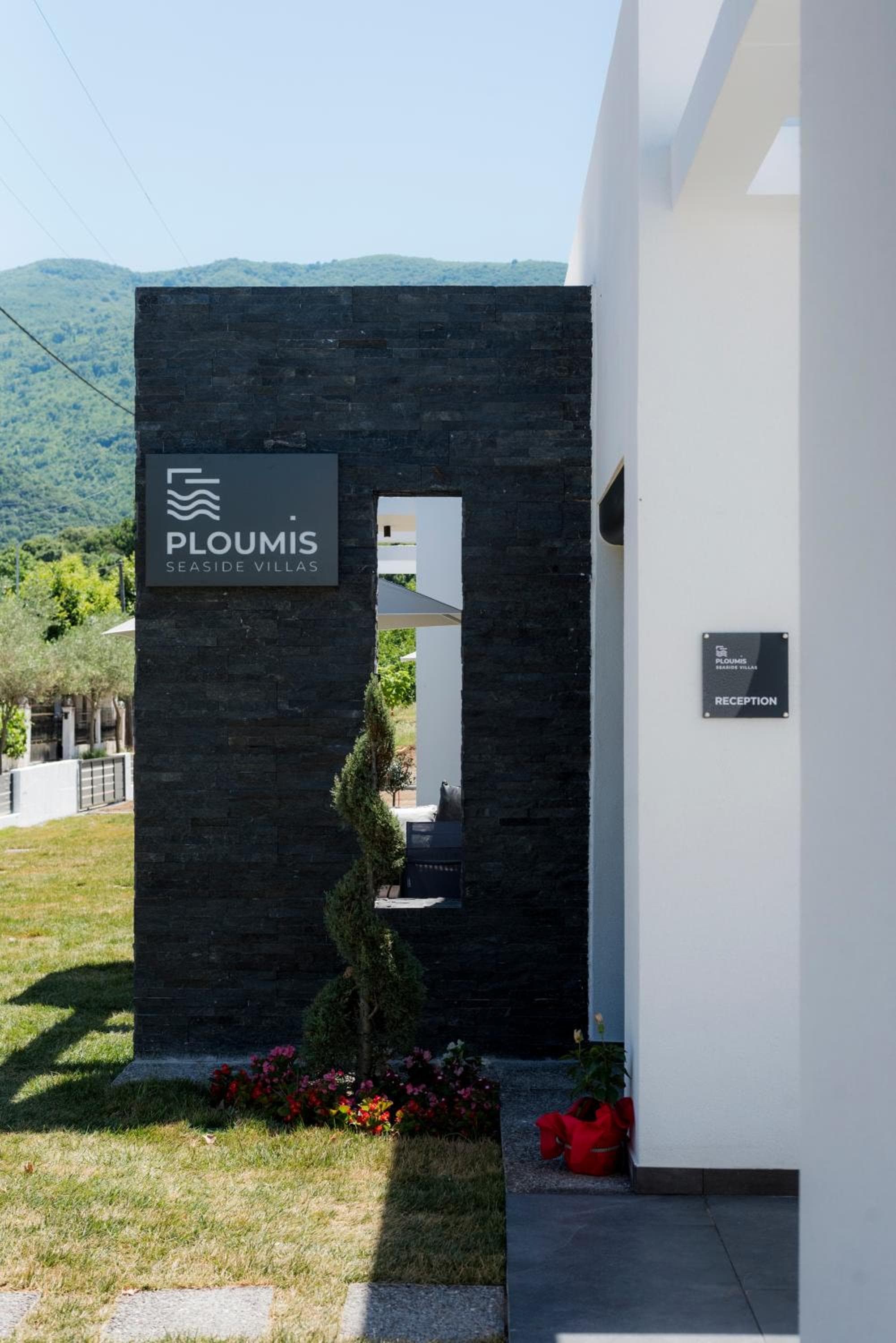 PLOUMIS seaside villas, Stavros