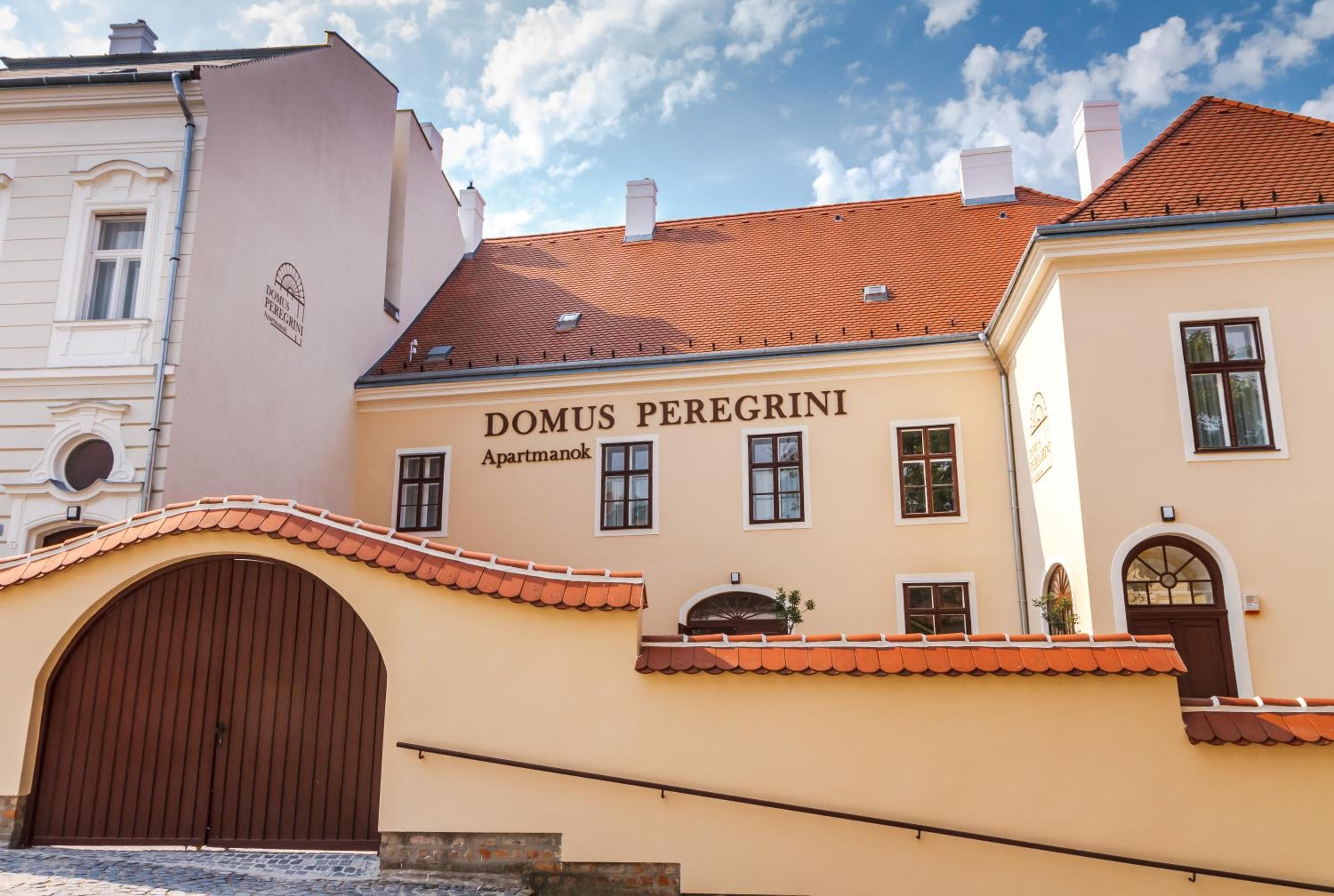 Domus Peregrini Apartmanok, Győr
