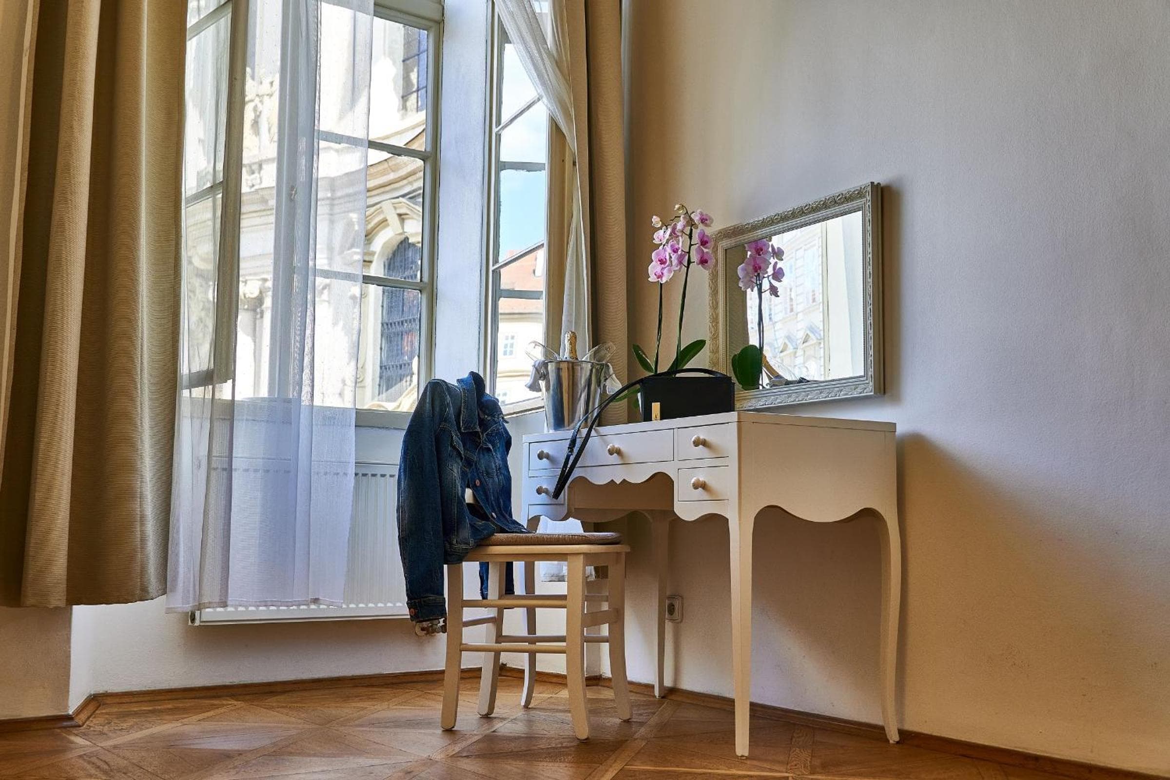 Three Golden Crowns Apartments, Prague, photo 3