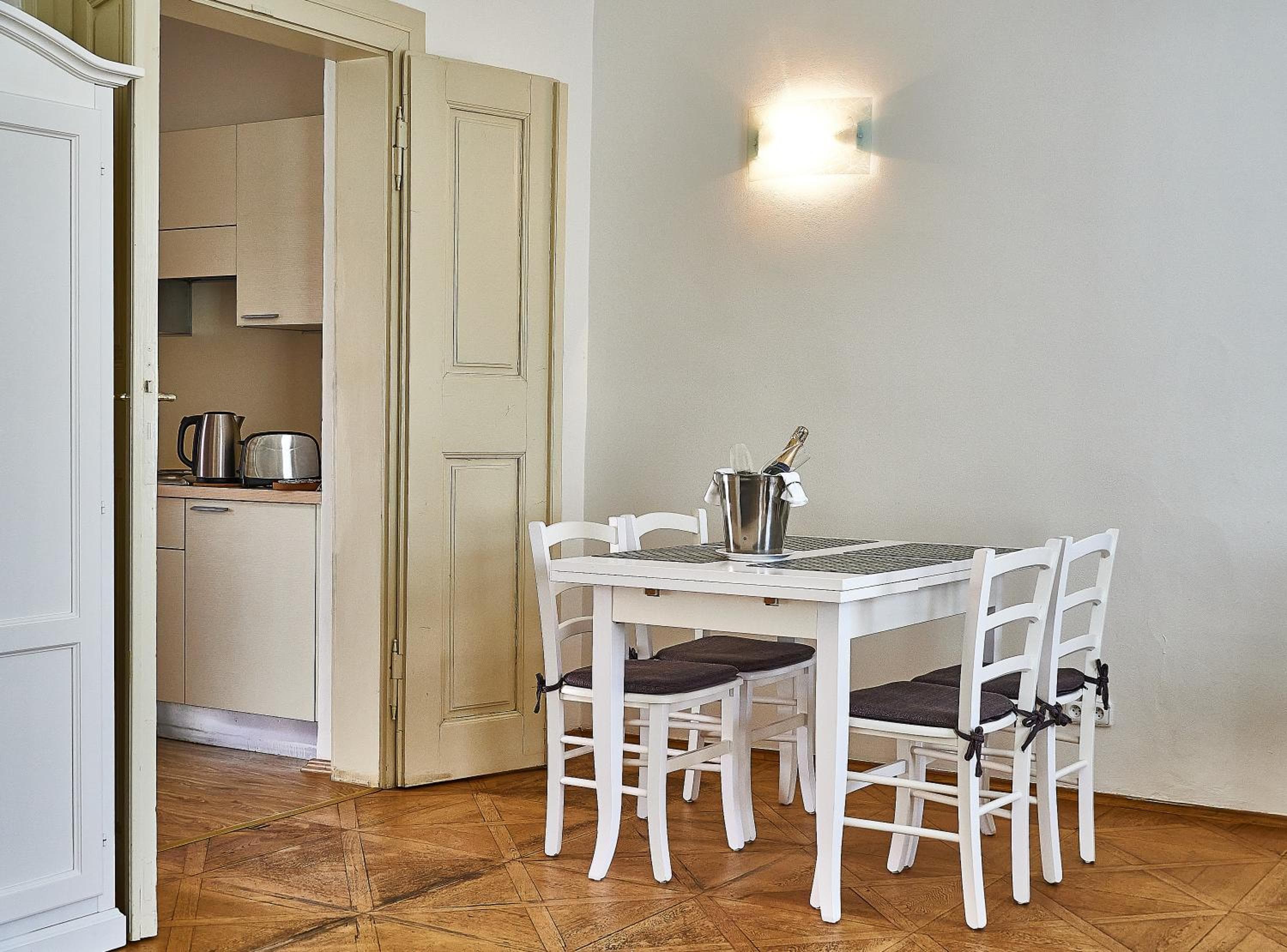 Three Golden Crowns Apartments, Prague, photo 6