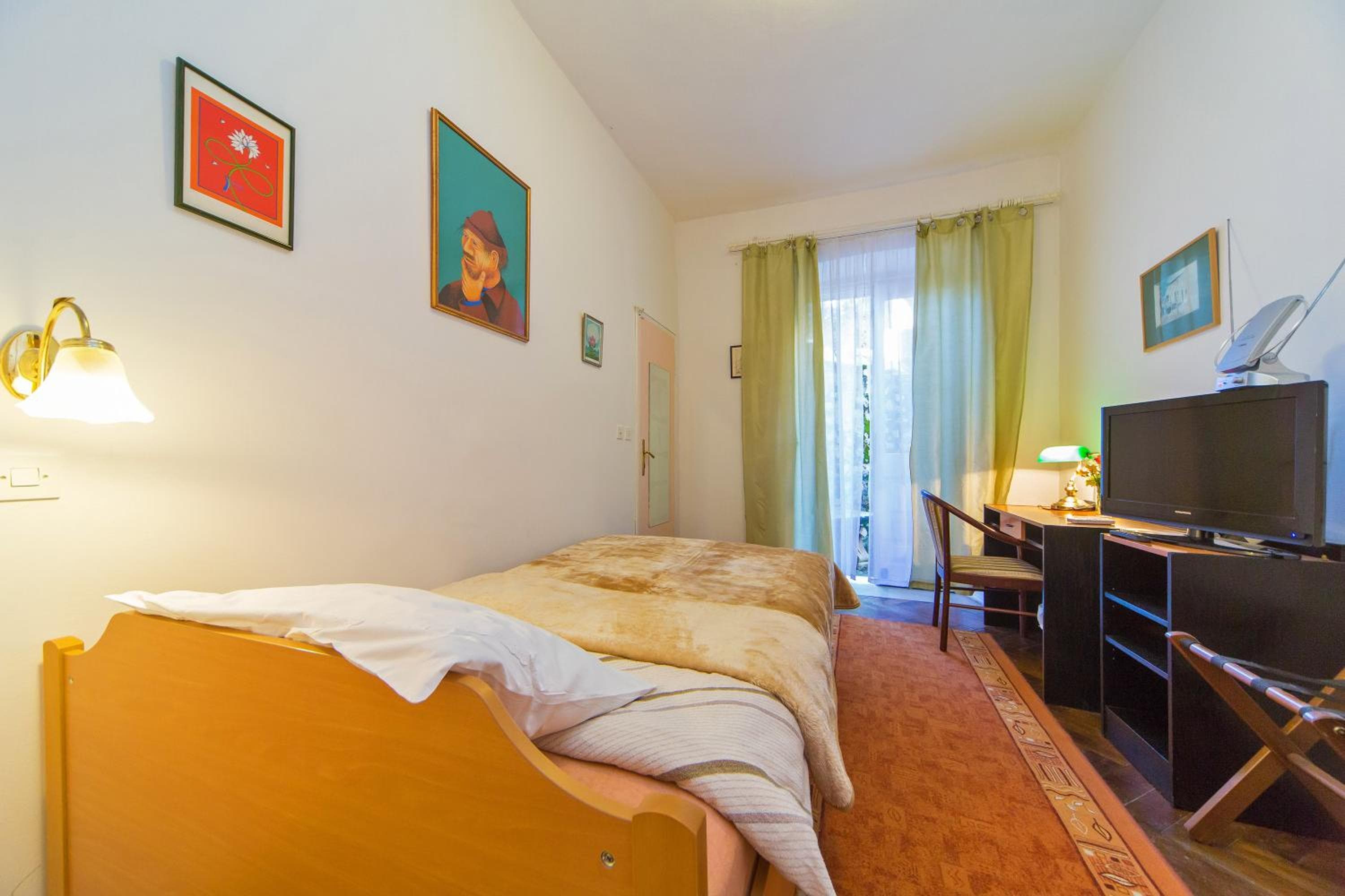 15 min from Dubai Marina & JBR beach Studio apartment AZURE BINGHATTI JVC, Dubai