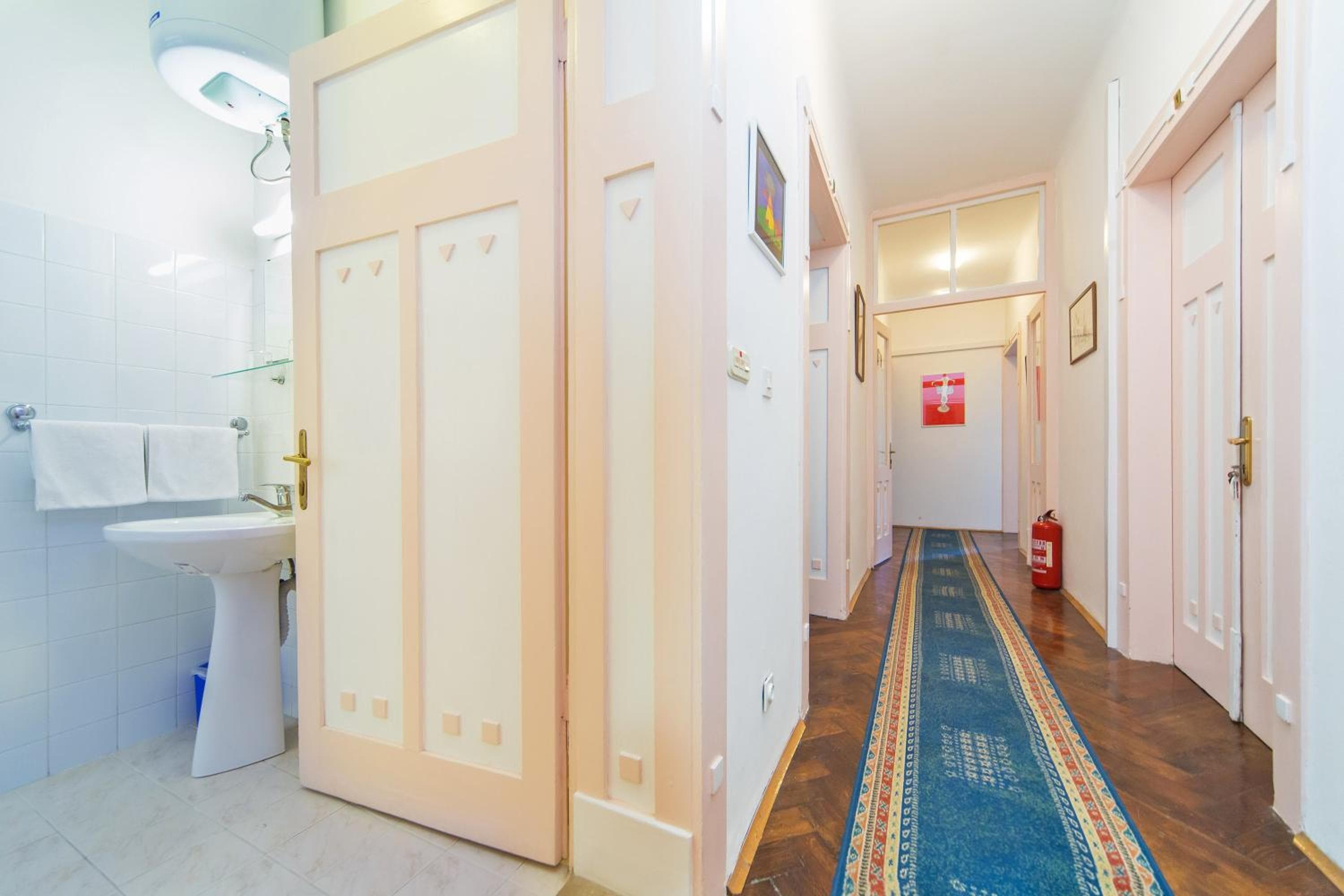 15 min from Dubai Marina & JBR beach Studio apartment AZURE BINGHATTI JVC, Dubai, photo 5