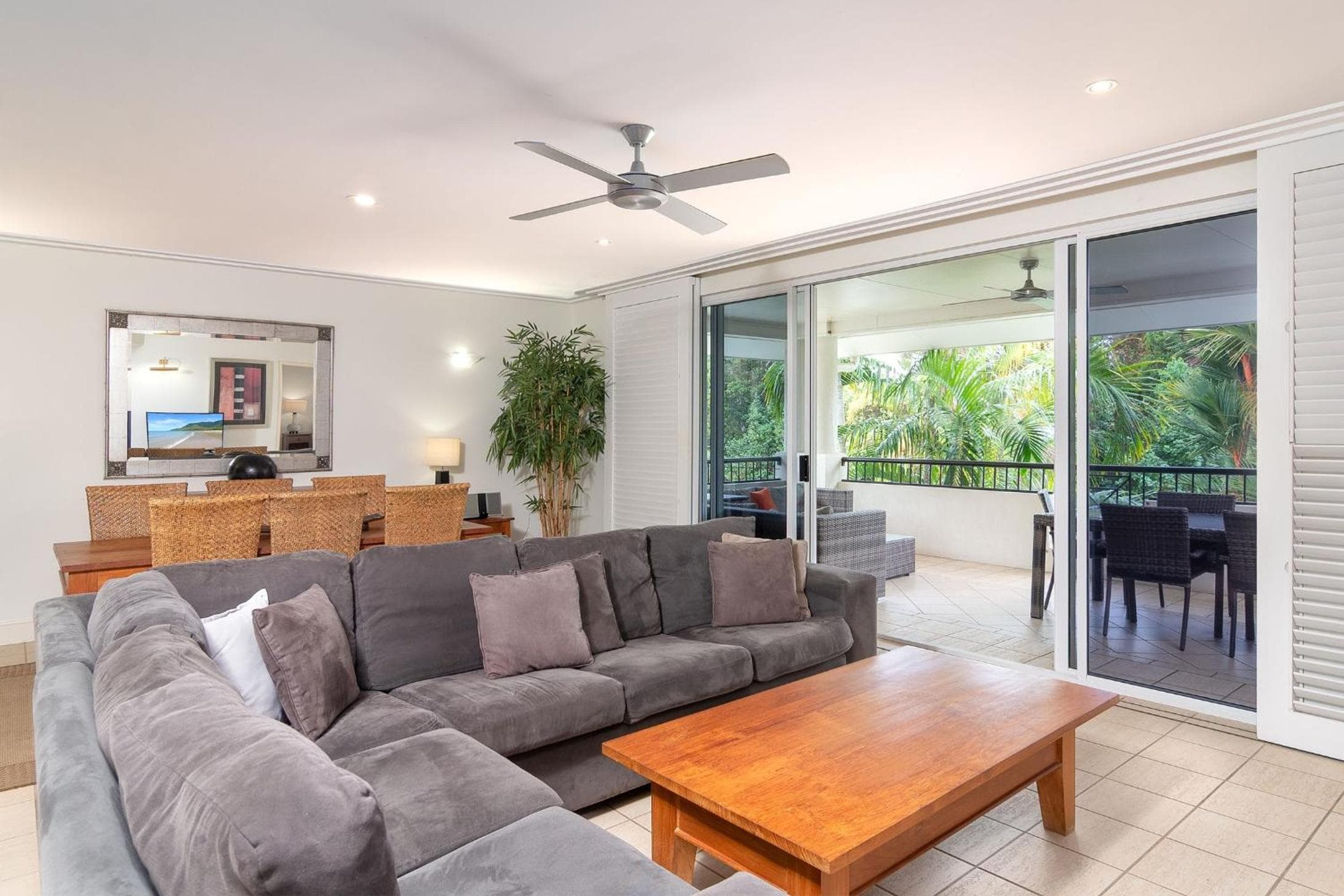 Mandalay Luxury Beachfront Apartments, Port Douglas, photo 5