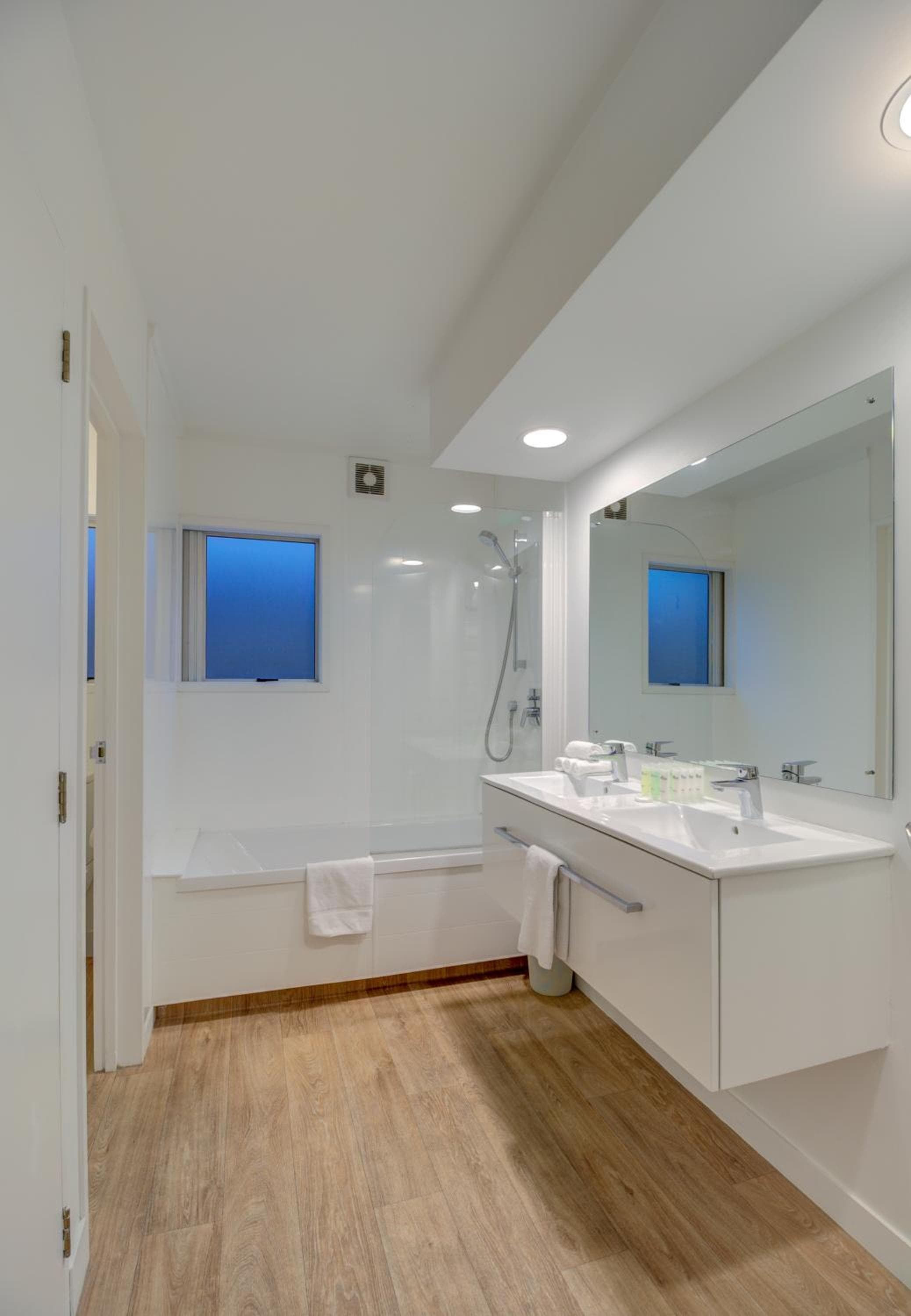 Lakefront Apartments,18 LAKE ESPLANADE ROAD, Queenstown, photo 5