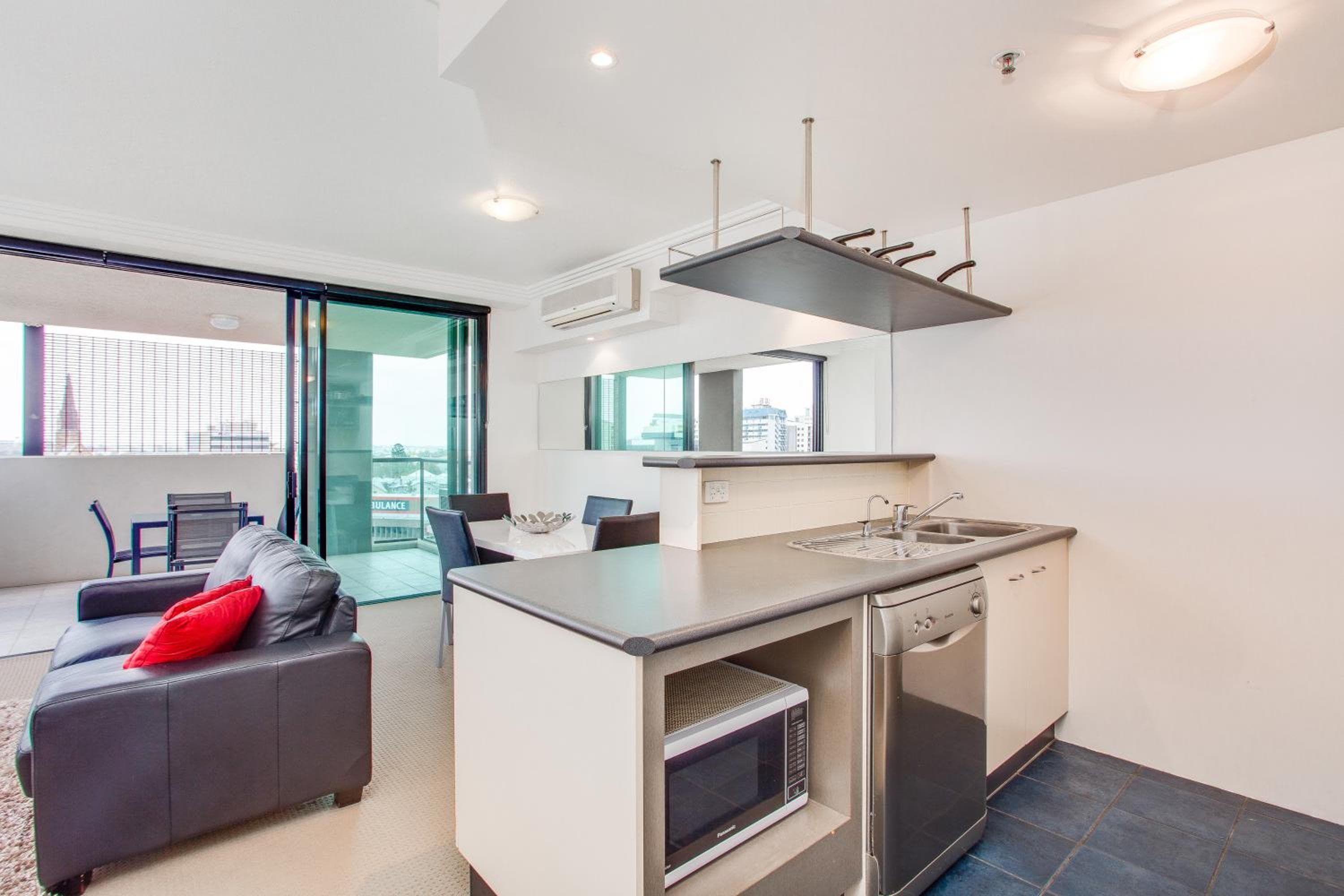 Republic Apartments Brisbane City, Brisbane, photo 5