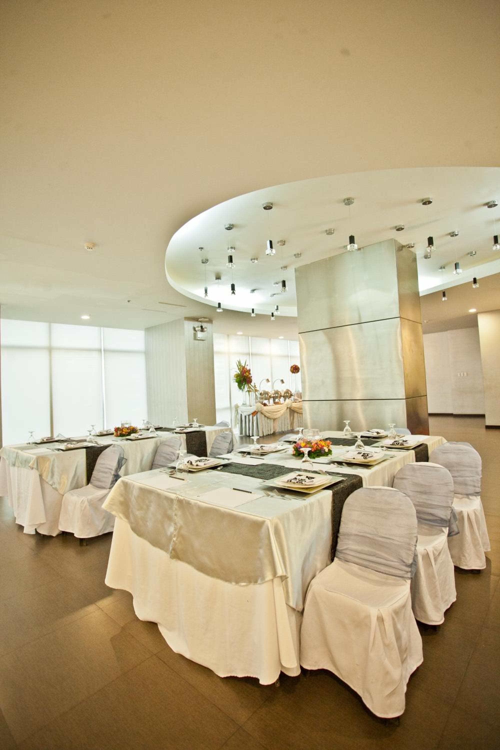 The Exchange Regency Residence Hotel Managed by HII, Manila, photo 2