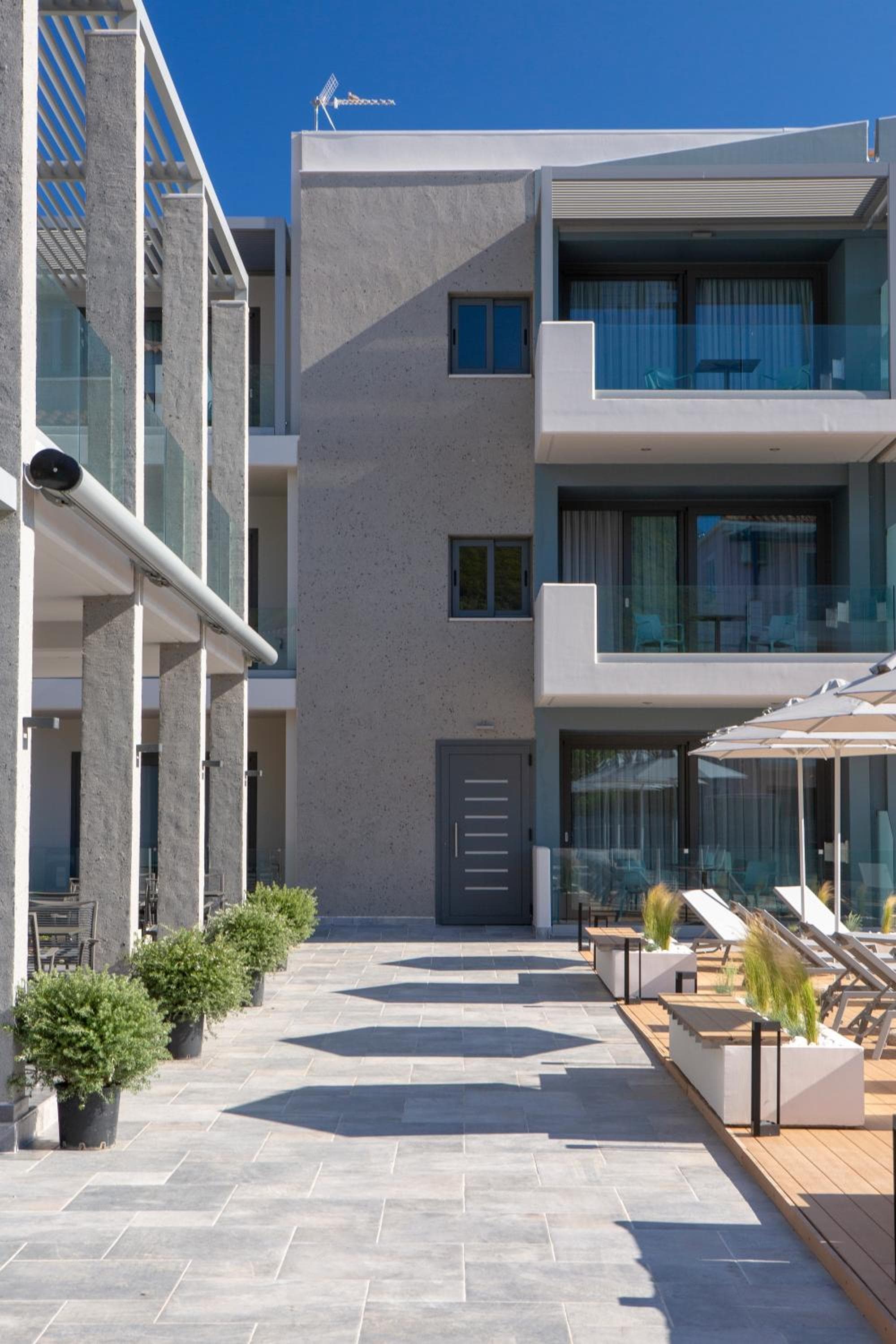 KN Ionian Suites, Nikiana