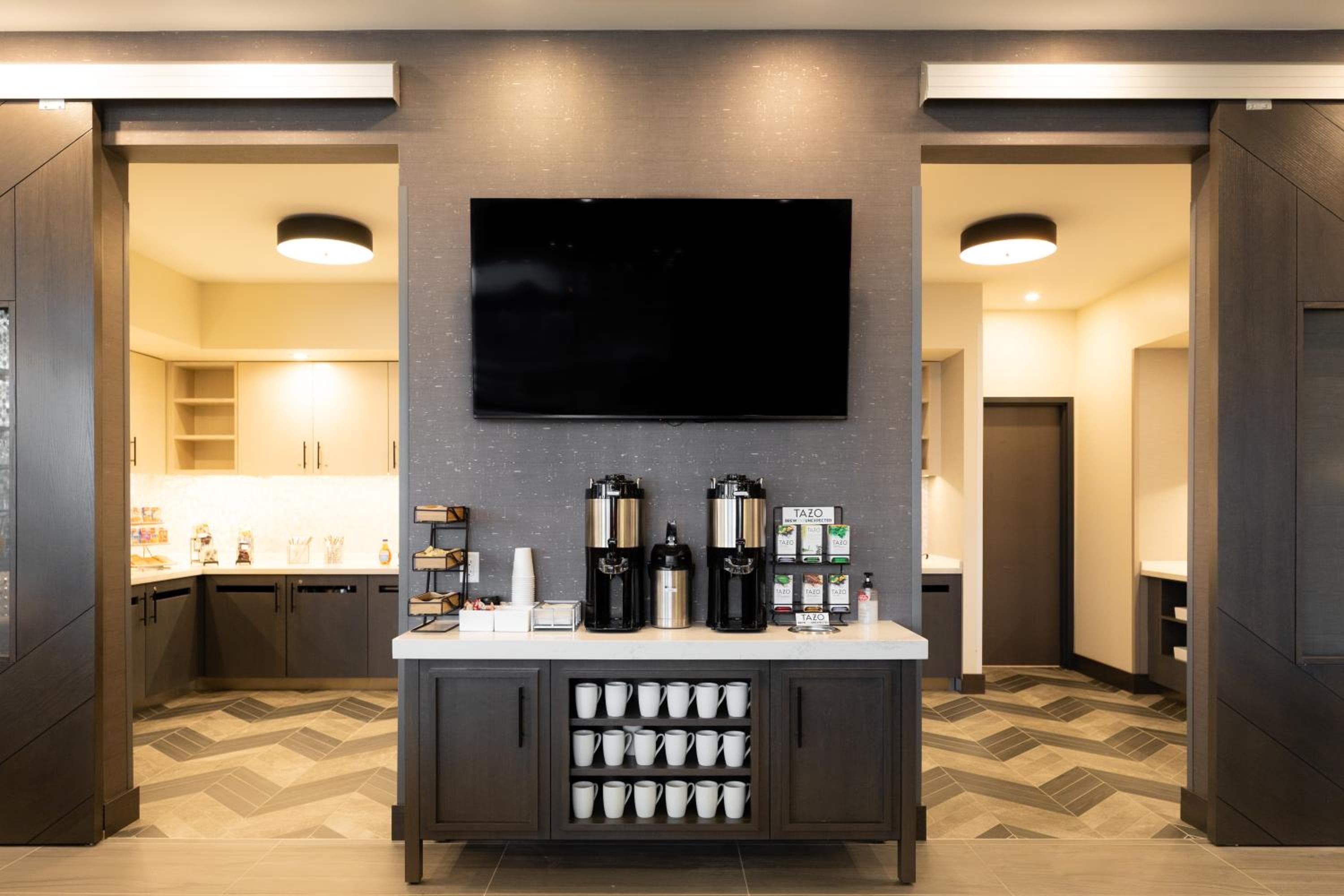 Hyatt House Winnipeg South Outlet Collection, Winnipeg, photo 3