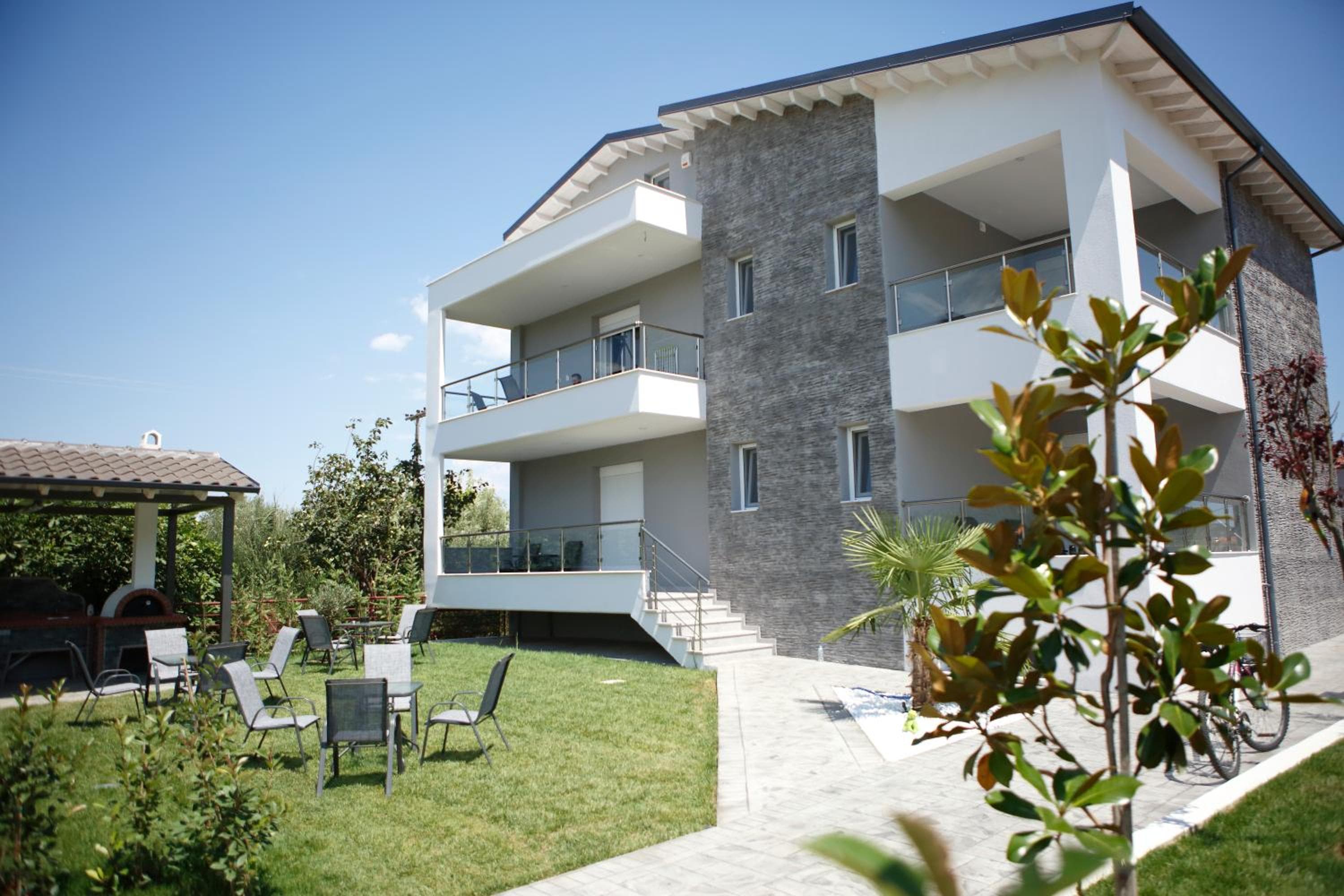 Casa Domenica, Stavros
