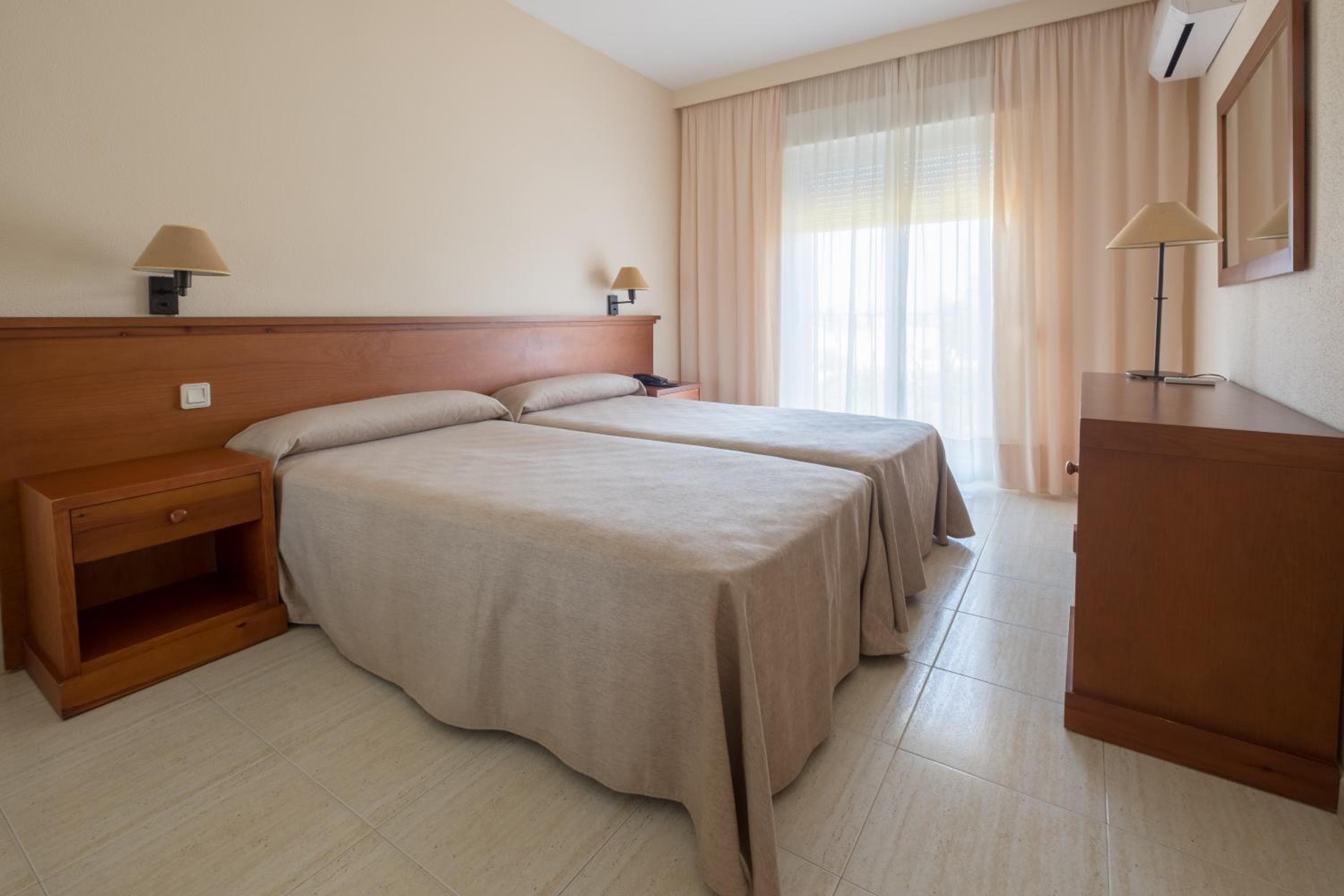 Aparthotel las Dunas, Chiclana de la Frontera, photo 2