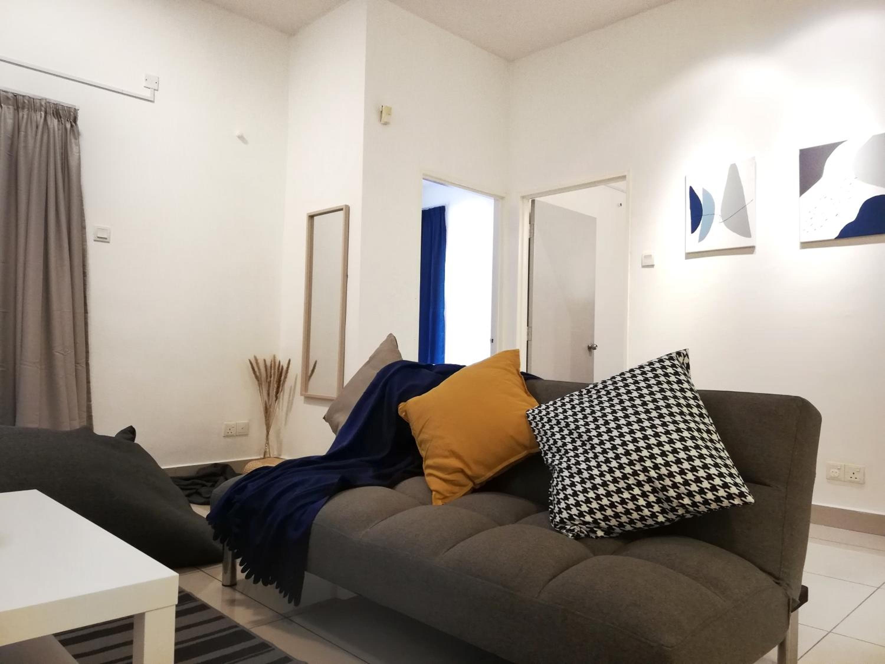 Subang City Residence, 8-9 pax with Balcony, Walking Distance to Summit, 5min to Sunway, Subang Jaya, photo 2