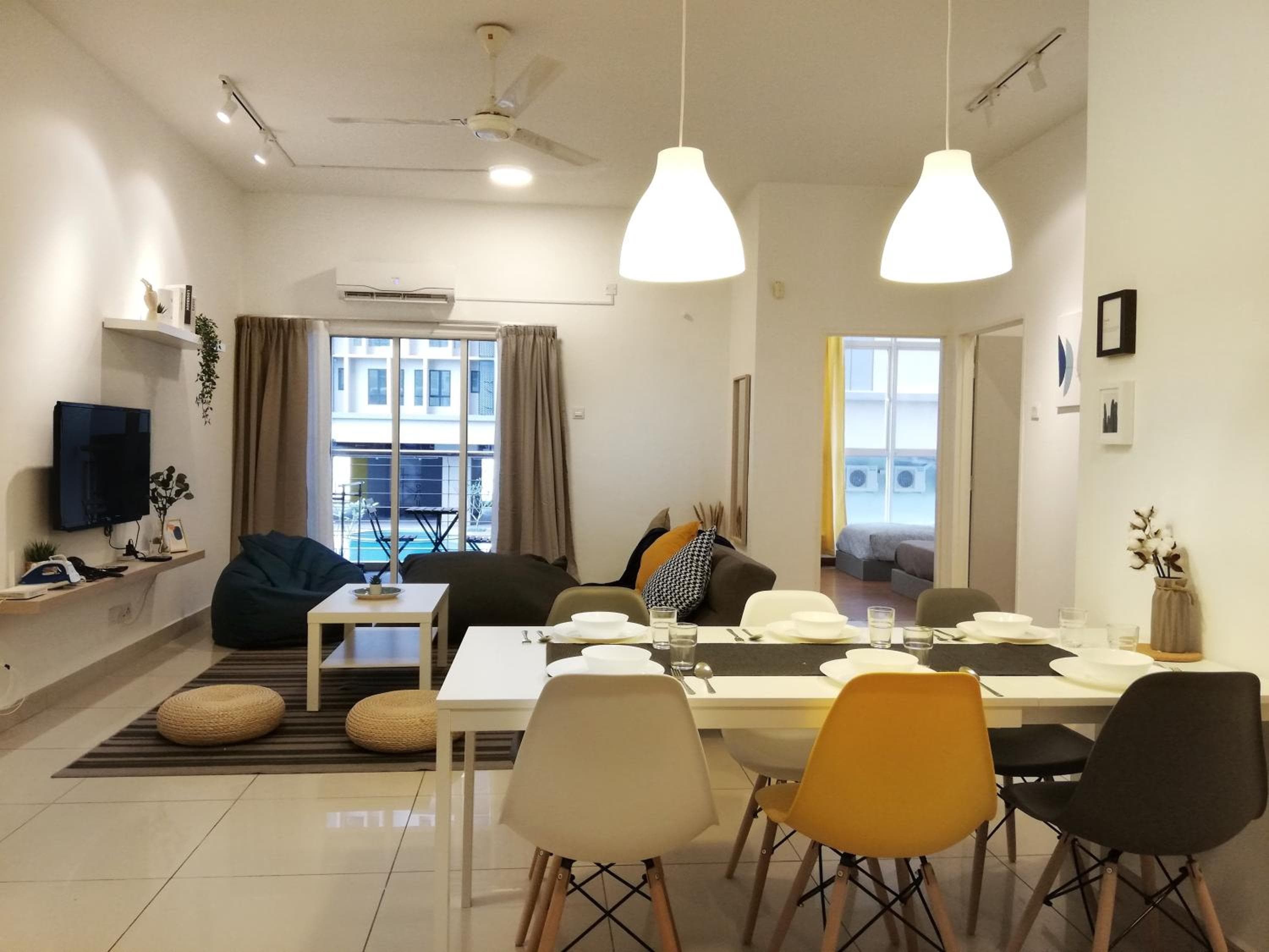 Subang City Residence, 8-9 pax with Balcony, Walking Distance to Summit, 5min to Sunway, Subang Jaya