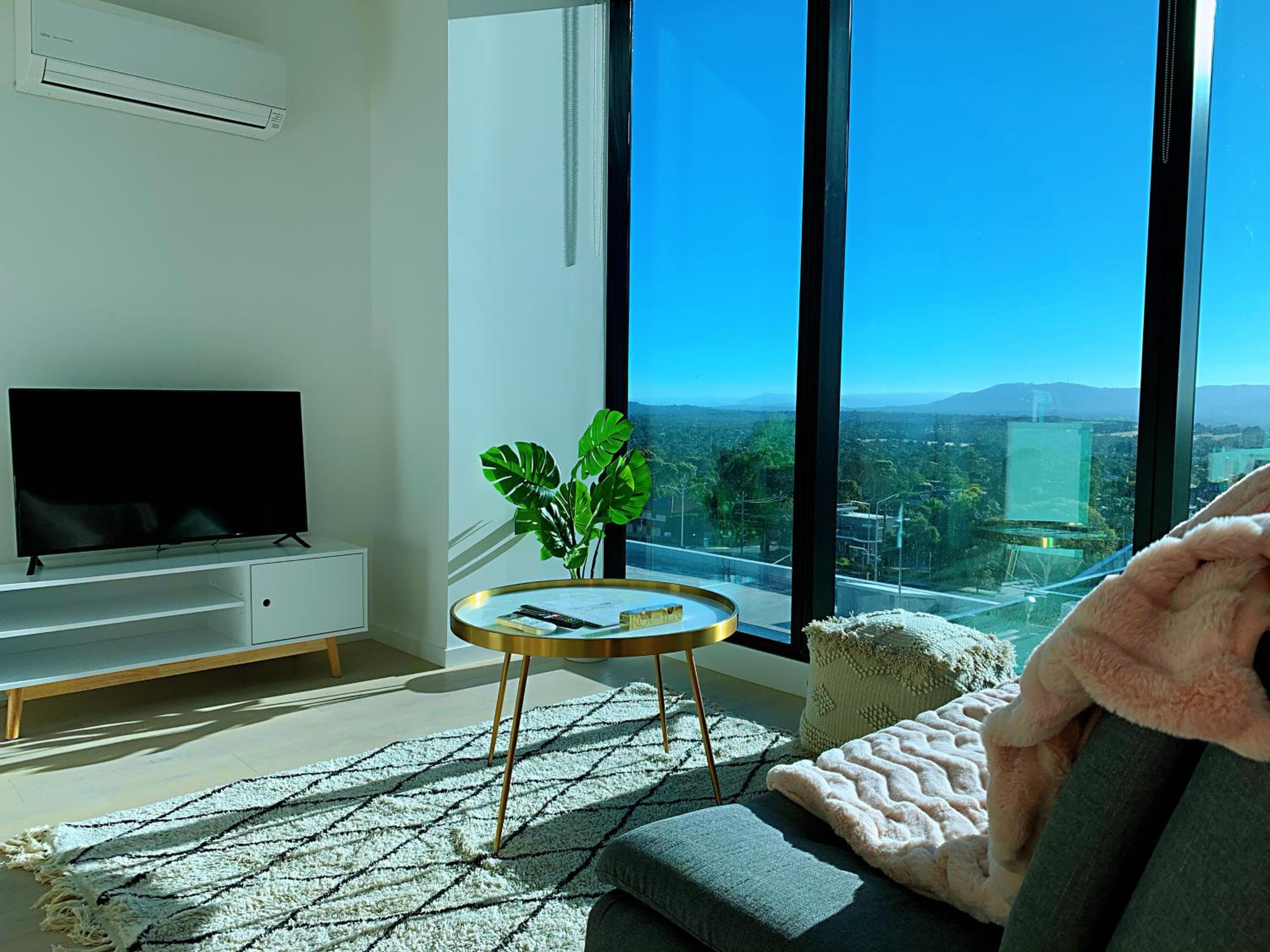 SkyGarden Luxury Condo The Glen by Live Local, Glen Waverley, photo 4