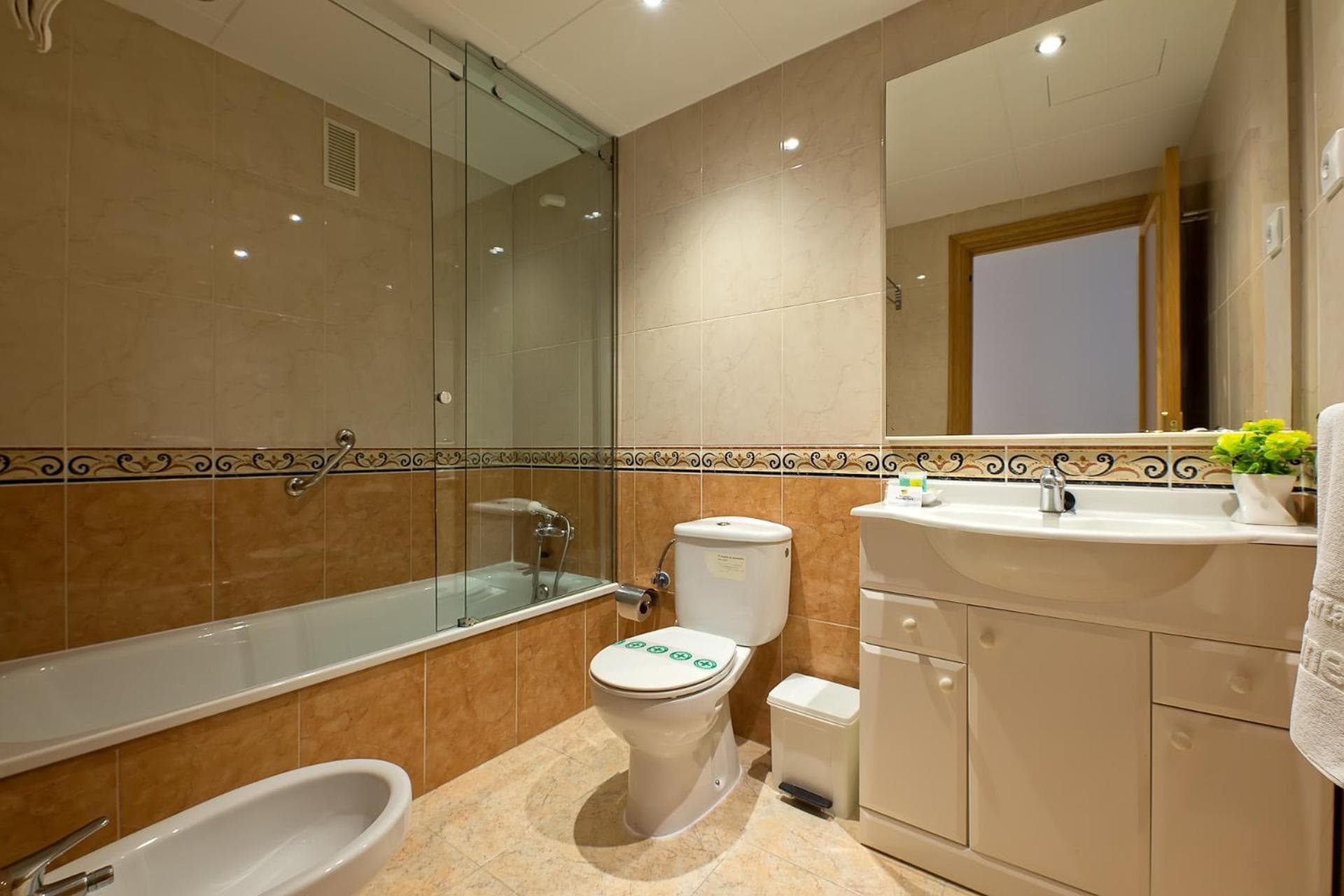 Rentalmar Pineda Suites, La Pineda, photo 4