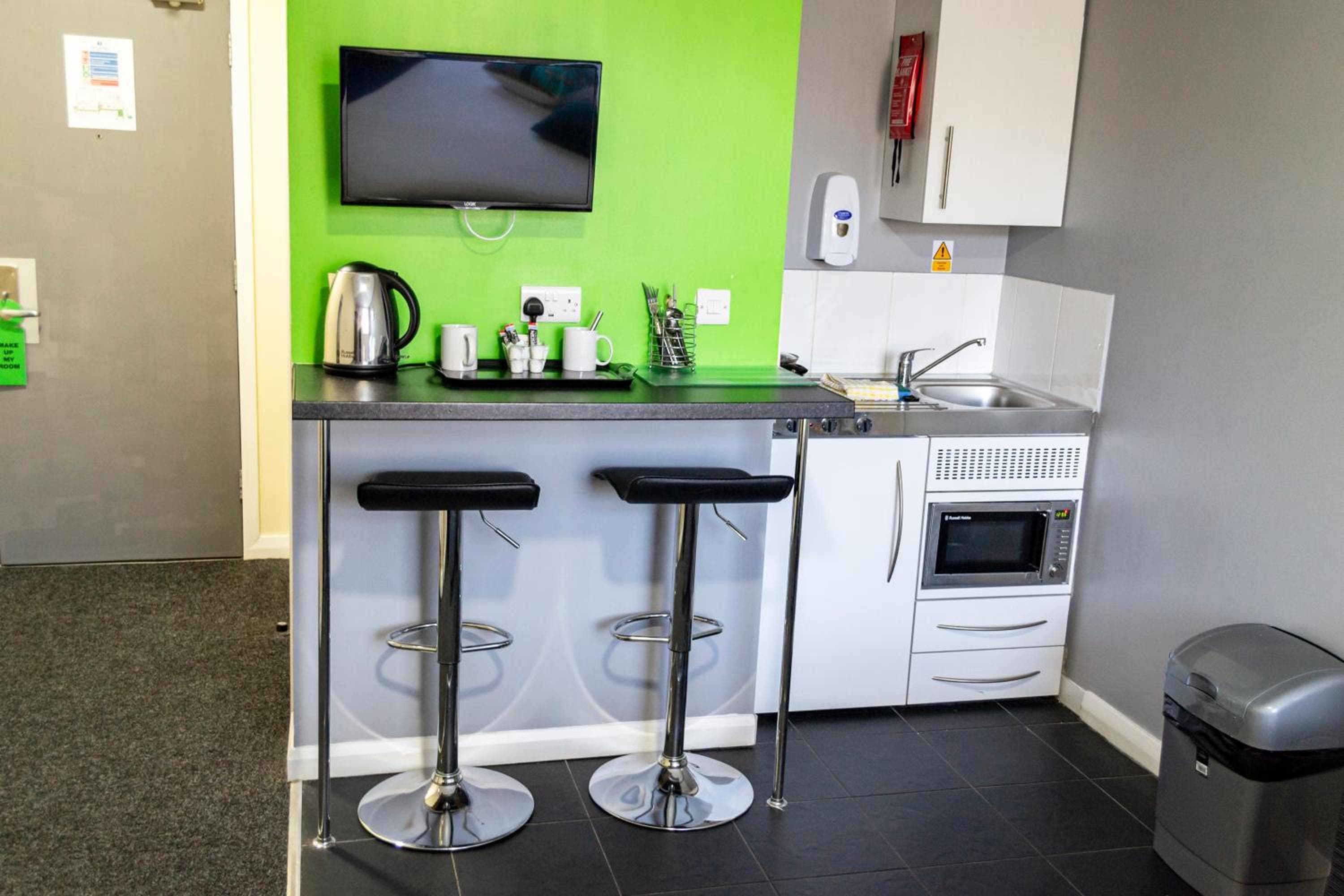 Lymedale Suites Studios & Aparthotel in NEWCASTLE UNDER LYME & STOKE, Newcastle under Lyme, photo 3