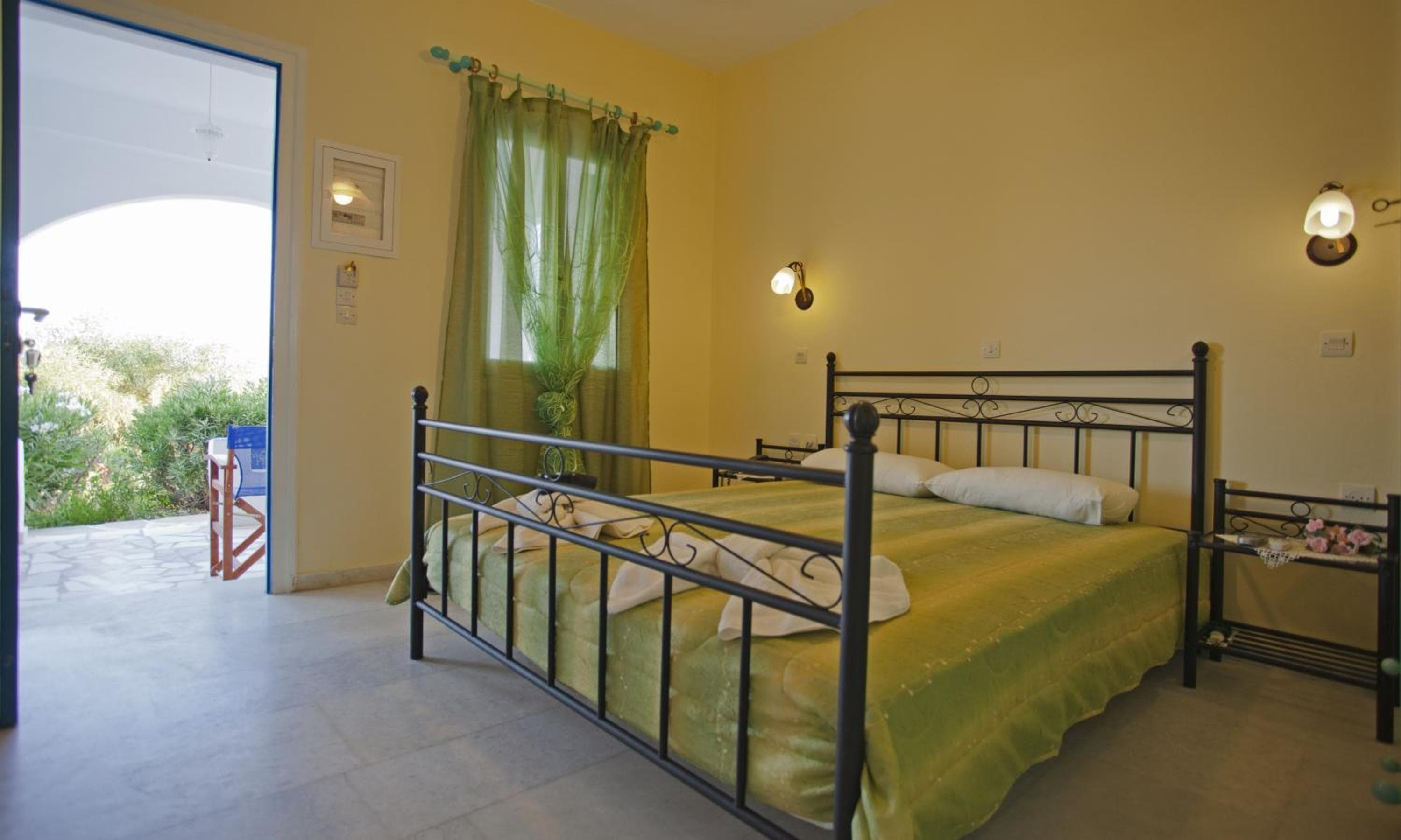 Koulas Pension - Red Lake, Agios Prokopios, photo 2
