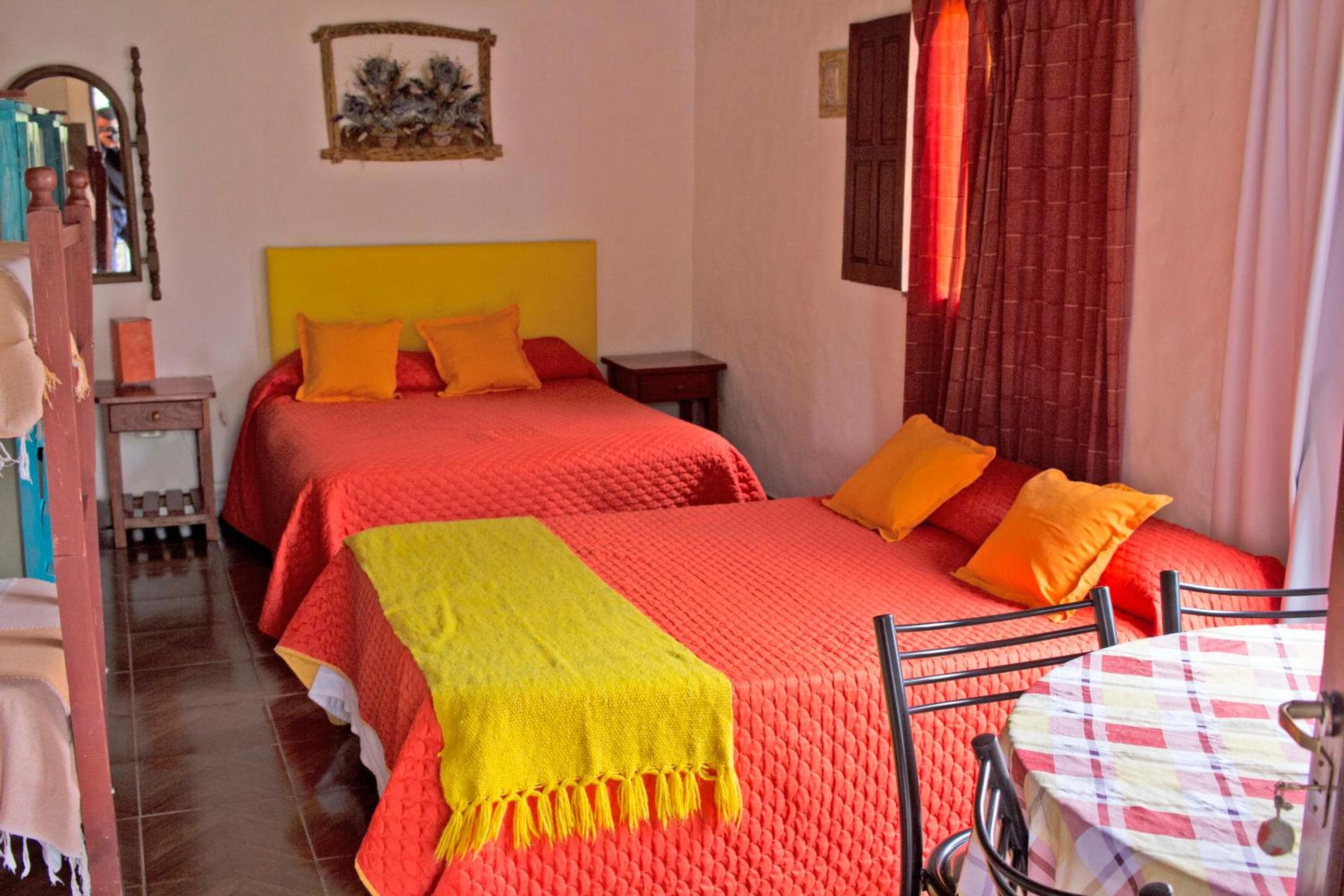 Calefaccionadas cabañas con vista a las montañas - Cabañas del sol, Tafí del Valle, photo 3