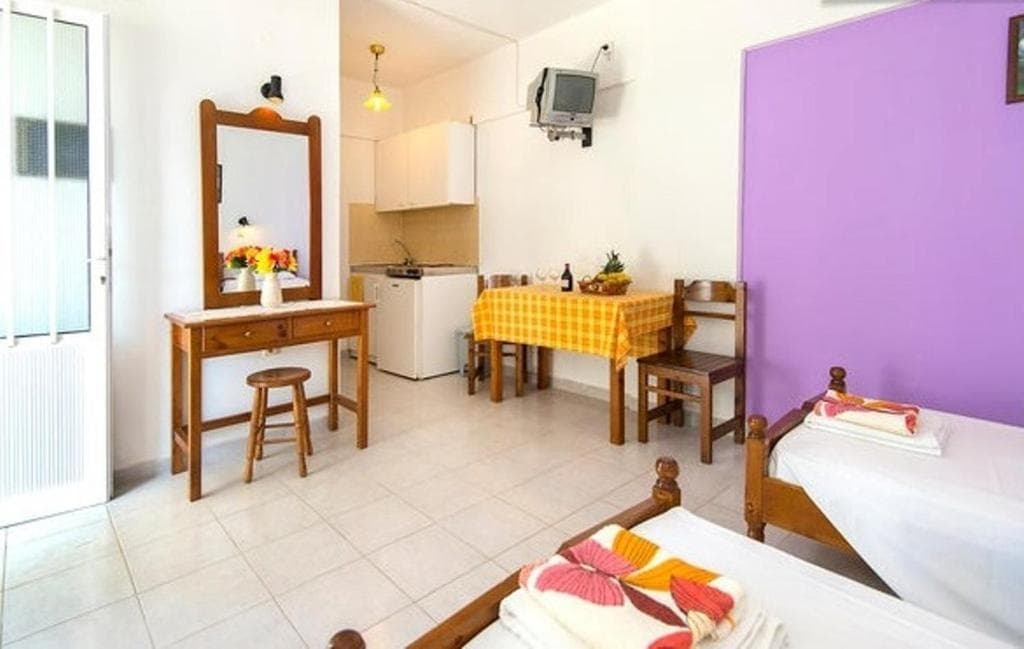 Evi Apartments And Studios, Theologos, photo 2