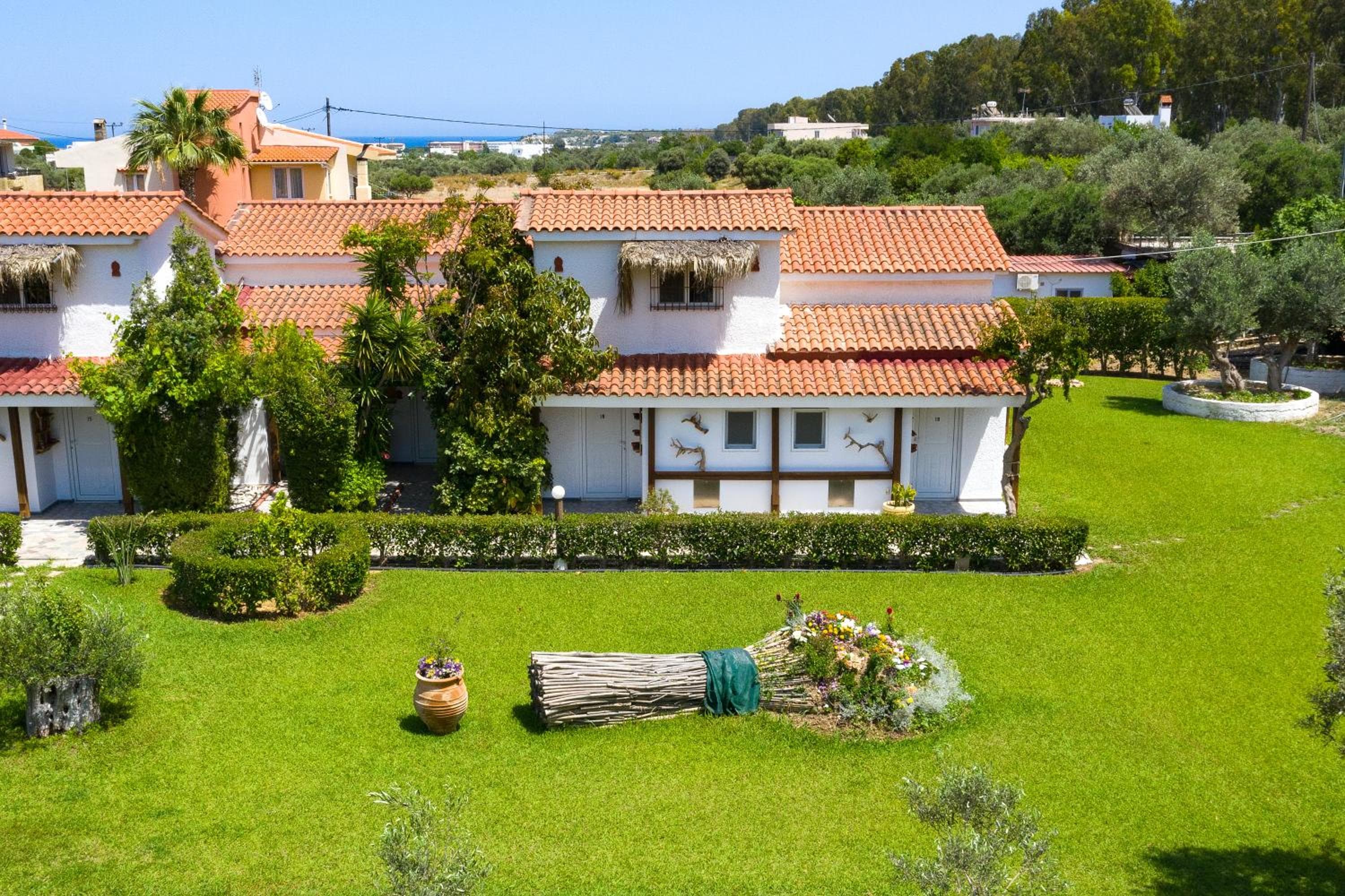 Elefteria Apts & Suites, Kolimbia