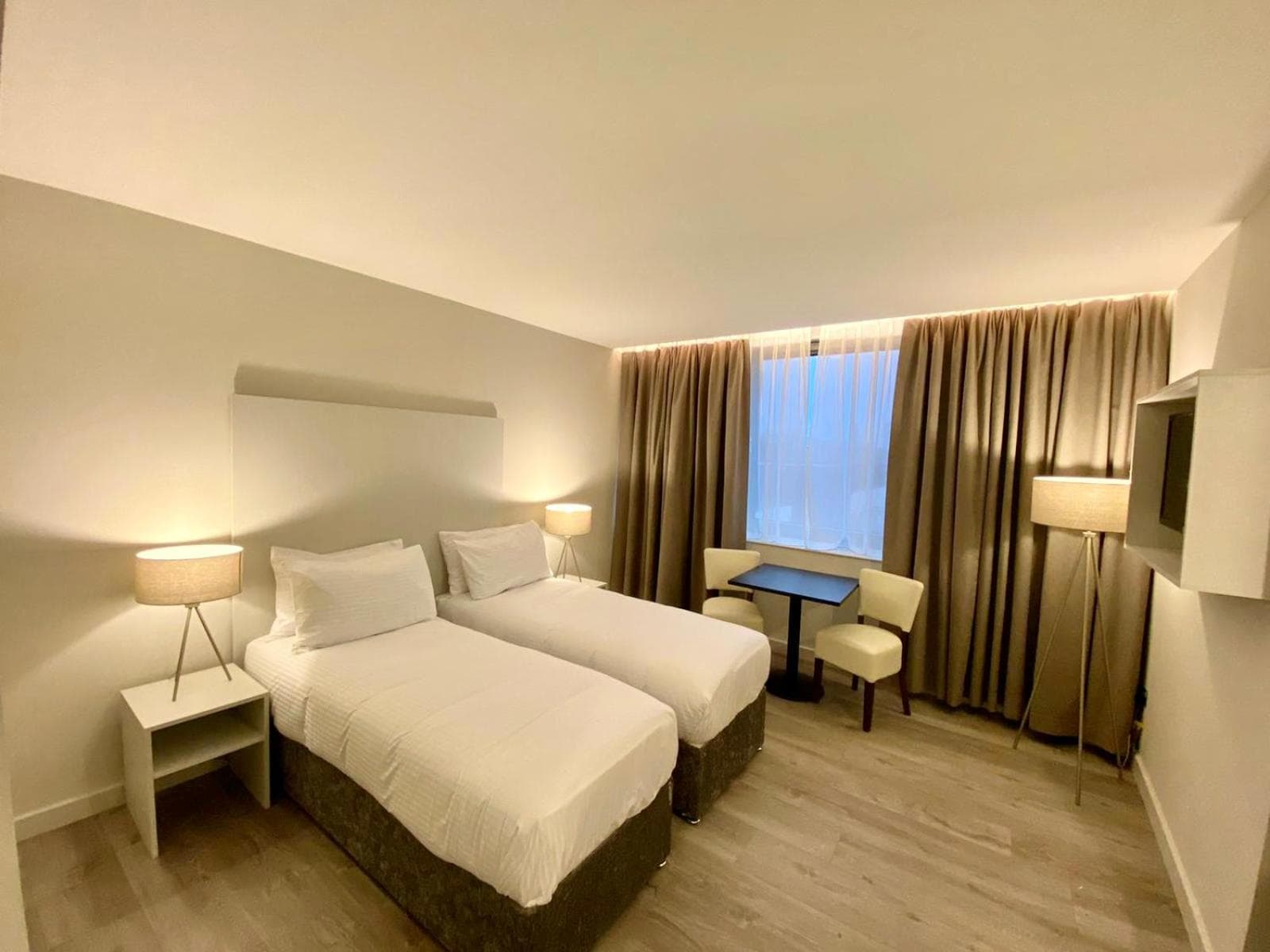 Axiom Park Hotel, London, photo 5