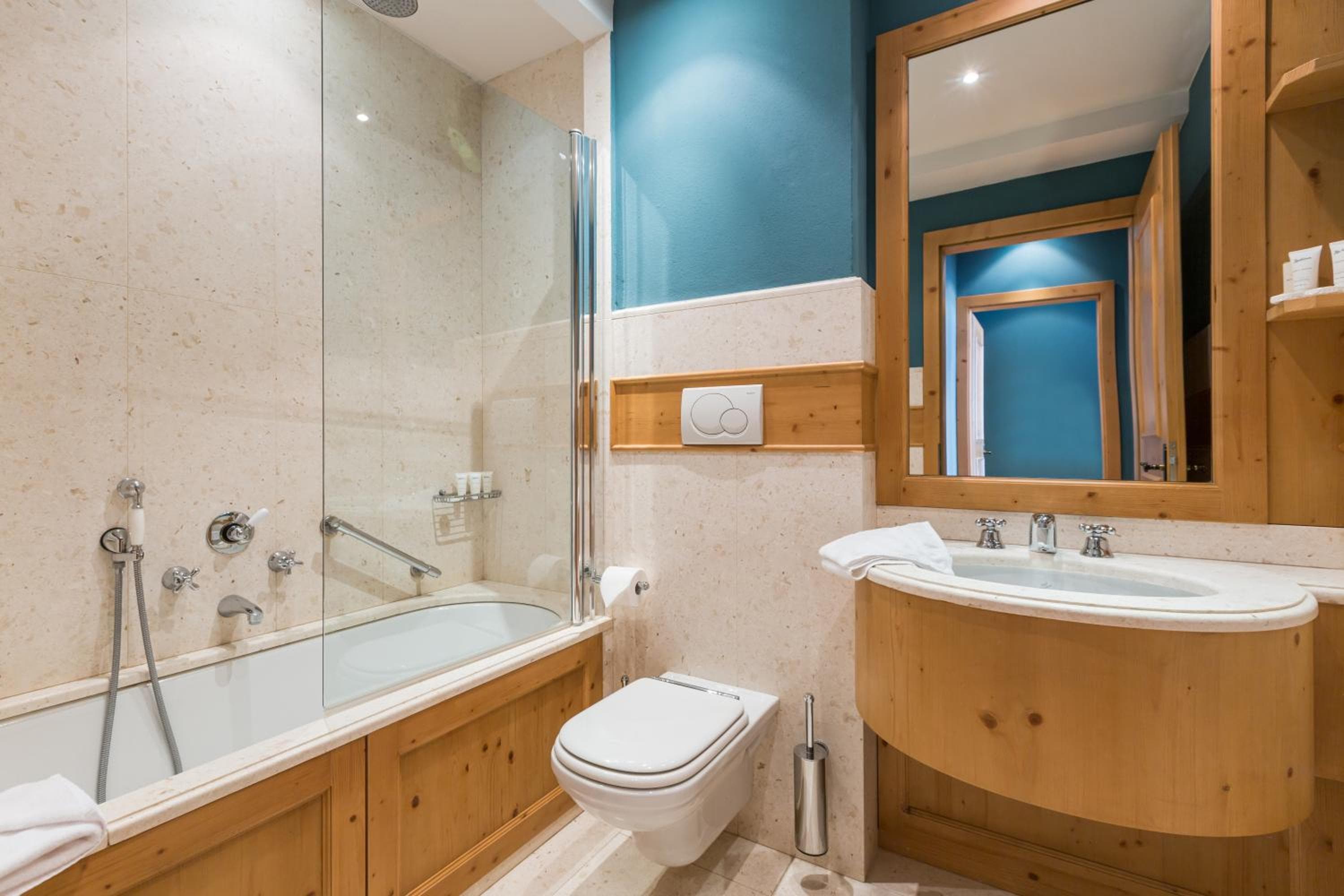Radisson Residences Savoia Palace Cortina d’Ampezzo, Cortina dʼAmpezzo, photo 2