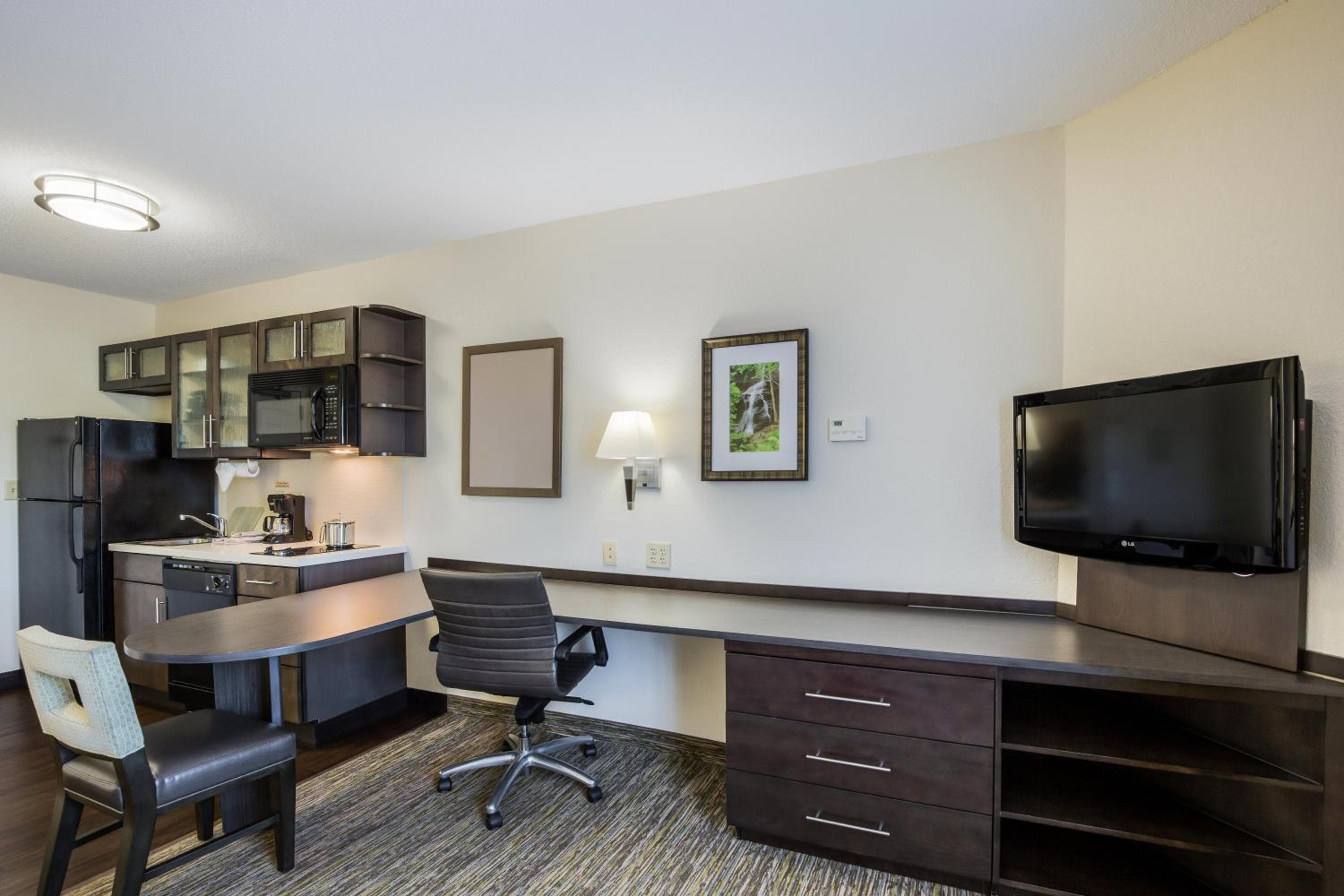Candlewood Suites Virginia Beach Town Center by IHG, Virginia Beach, photo 5