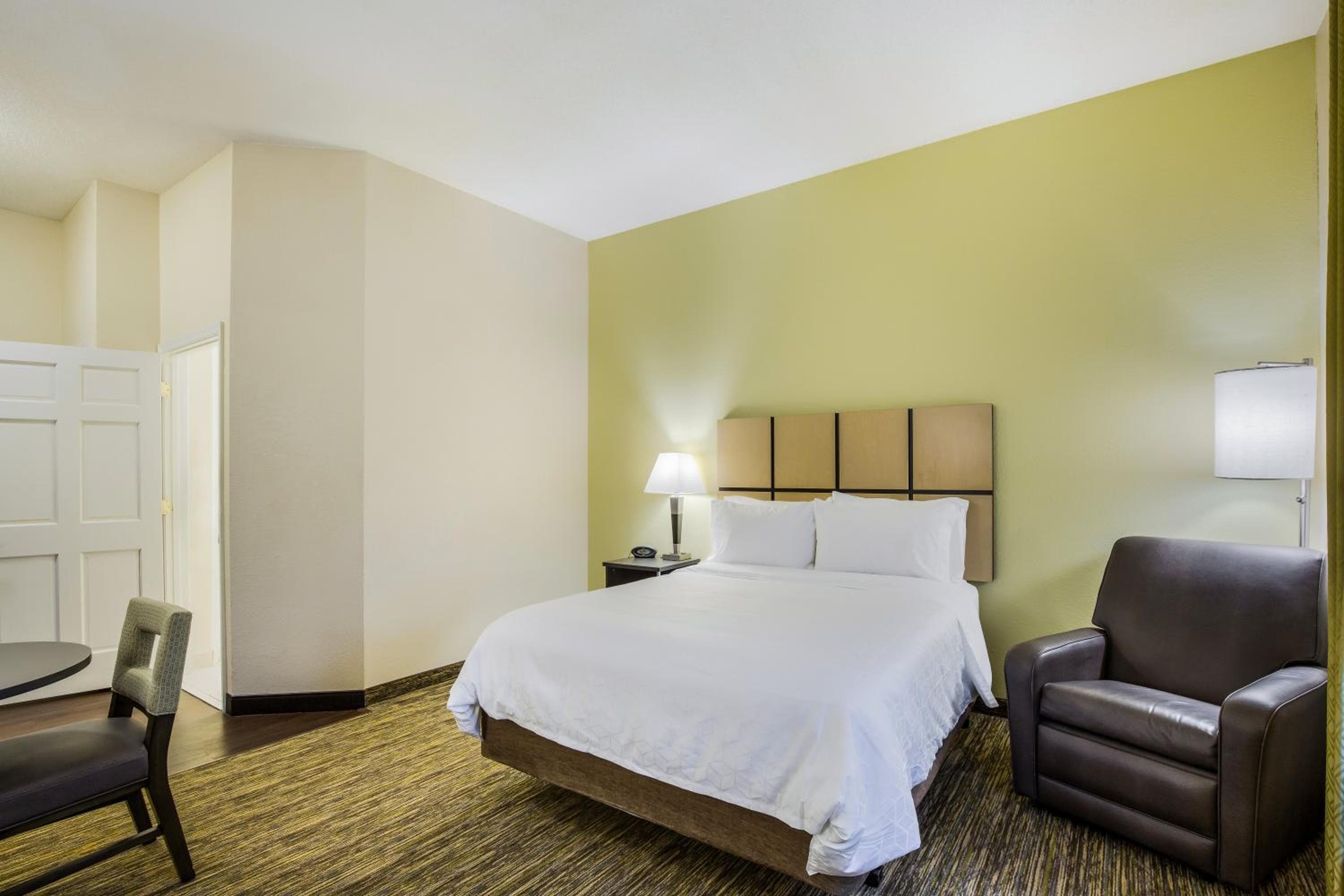 Candlewood Suites Virginia Beach Town Center by IHG, Virginia Beach, photo 3