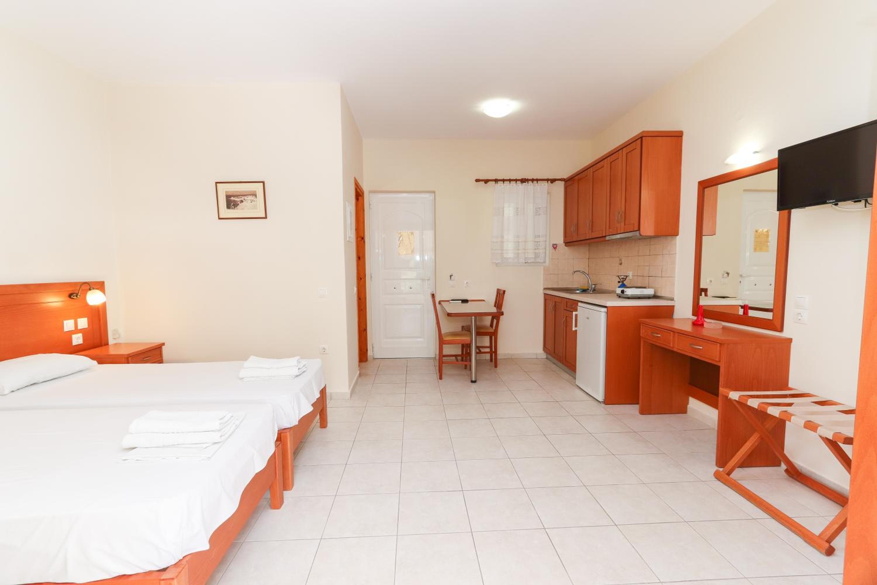 TRIANTAFYLLOY ROOMS, Loutra Edipsou, photo 2