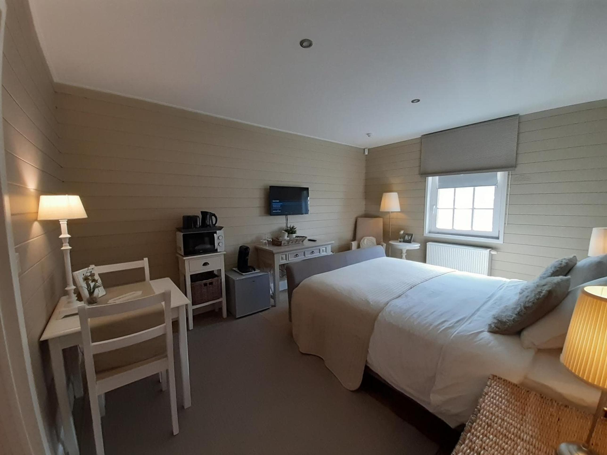 Casa-Cosi, tourist & business suites & flats with reserved parking and private terraces in shared garden with seasonal pool included, private sauna availab, Lokeren, photo 2
