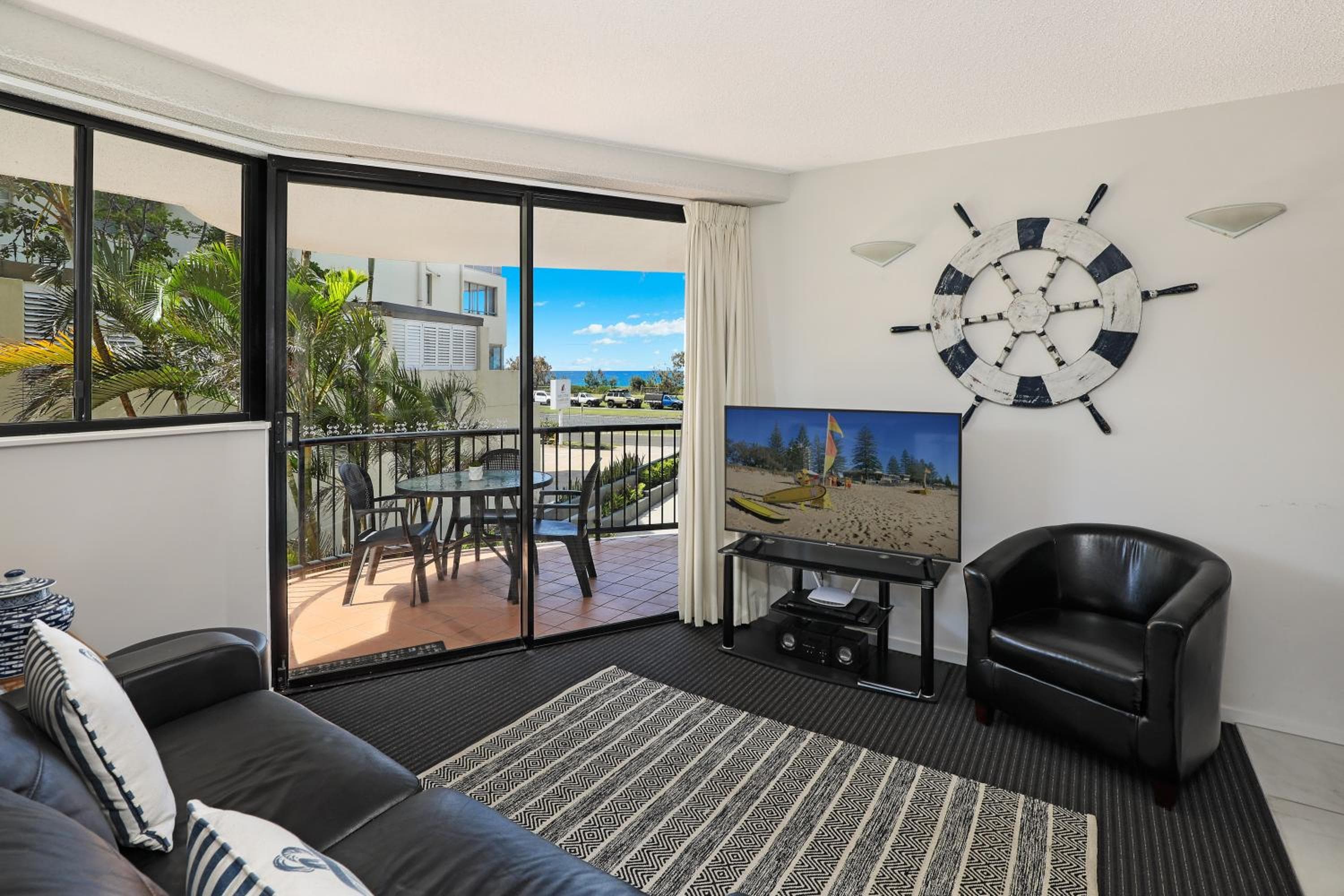 Ocean Boulevard, Alexandra Headland, photo 4