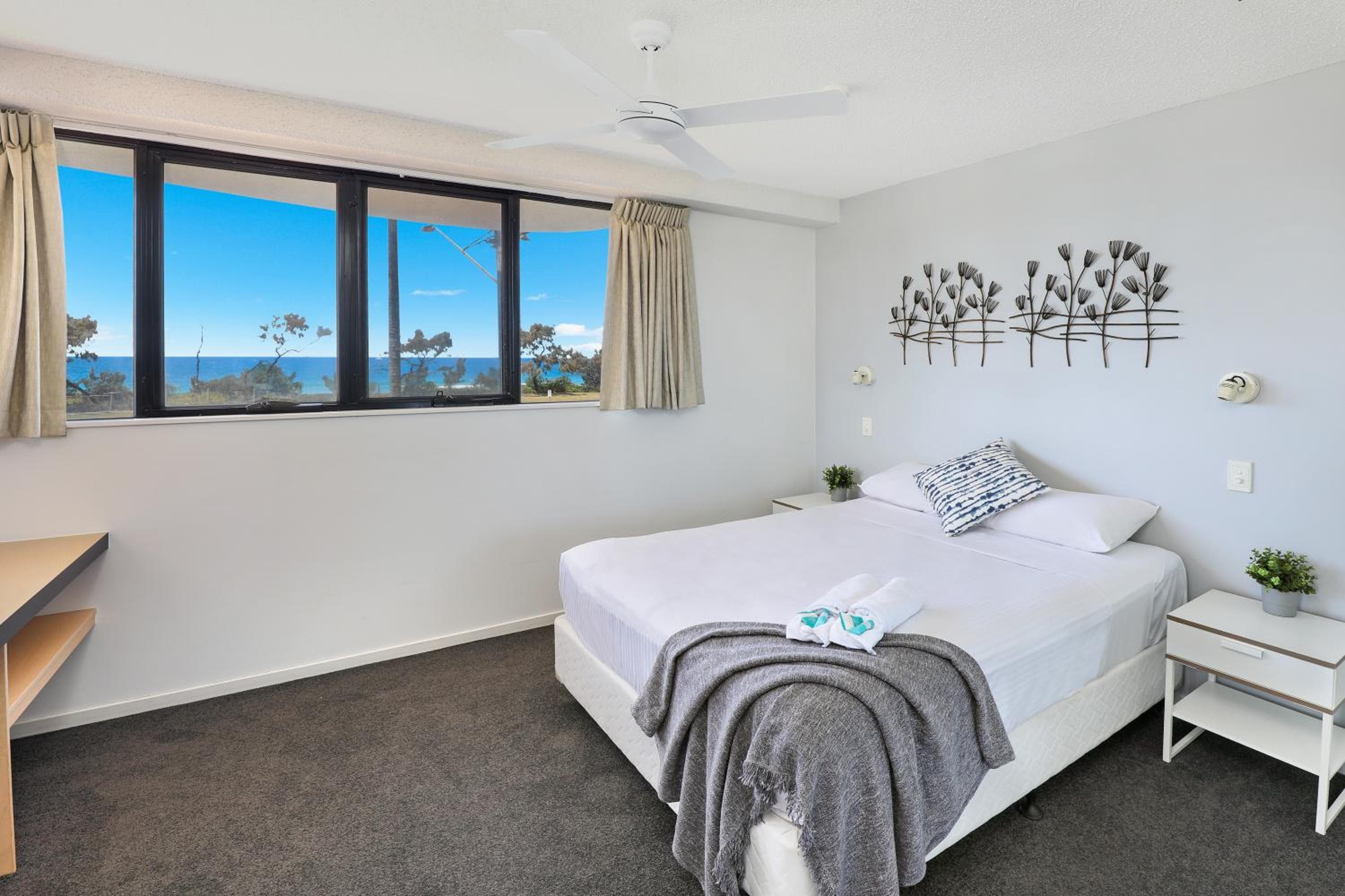 Ocean Boulevard, Alexandra Headland, photo 5