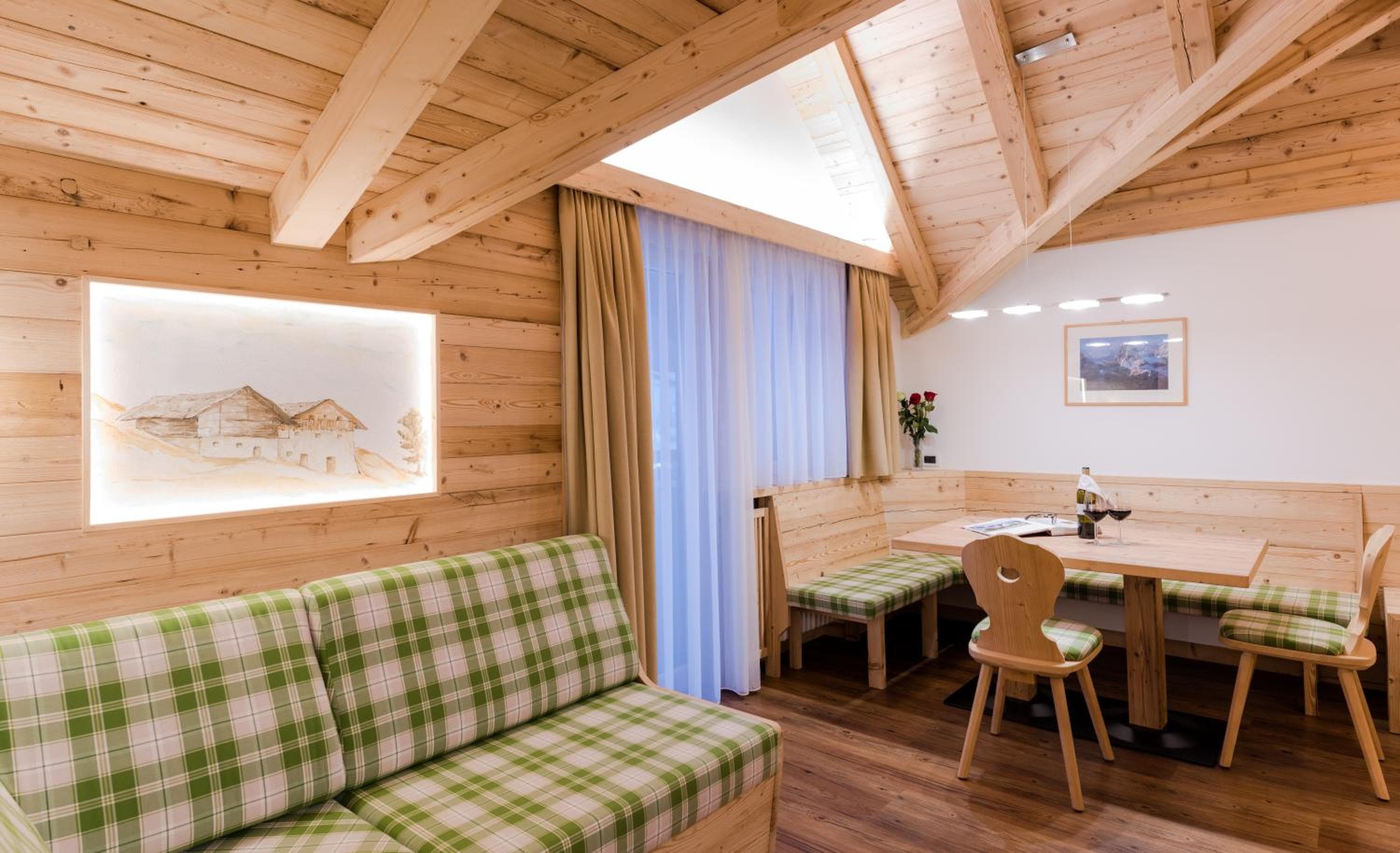 Aghel Suites & Apartments, Selva di Val Gardena, photo 6