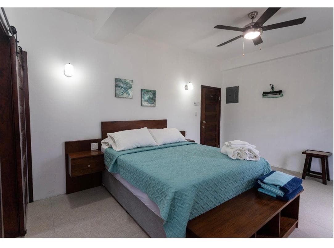 Bay Towers, Caye Caulker, photo 3