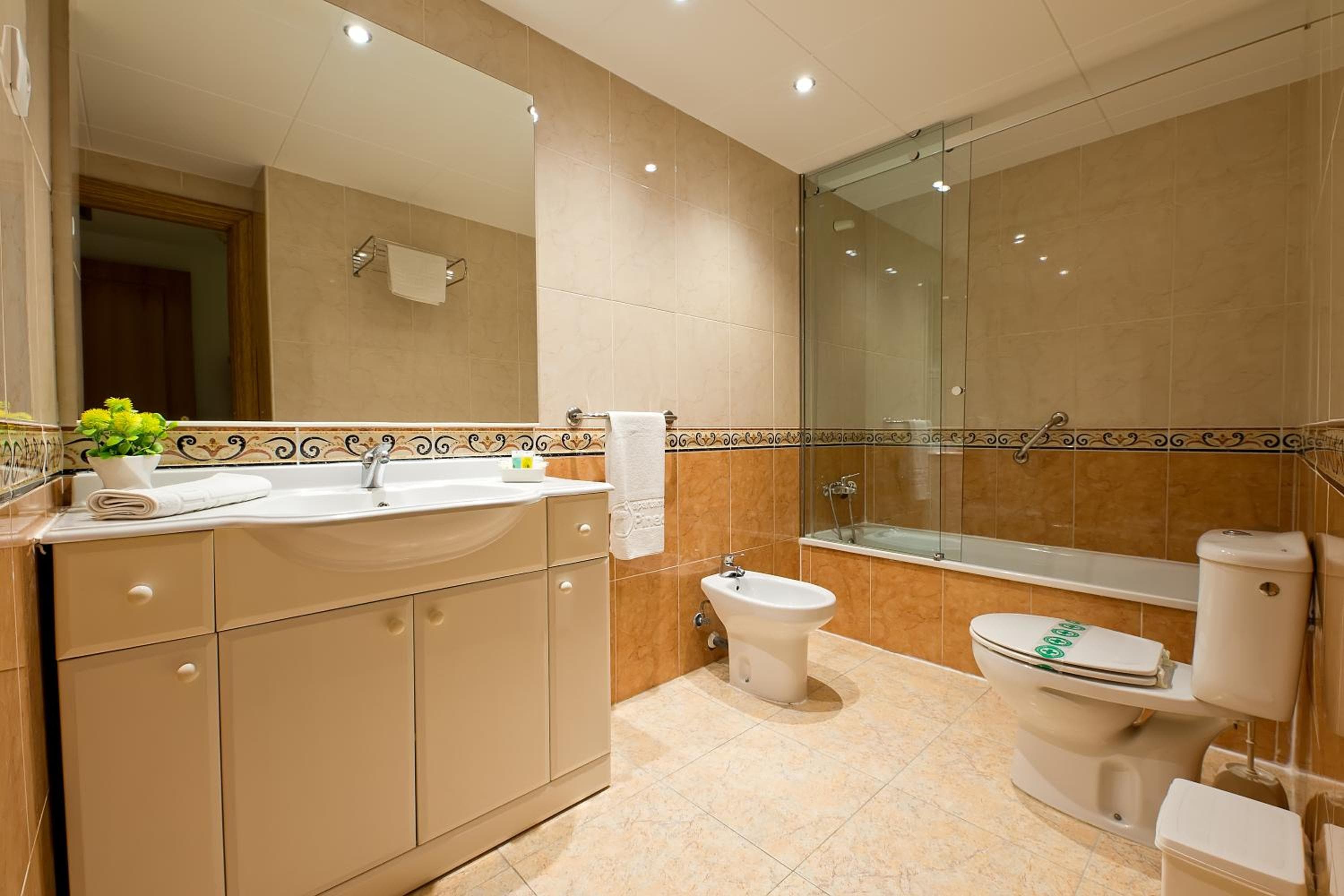 Rentalmar Pineda Suites, La Pineda, photo 5