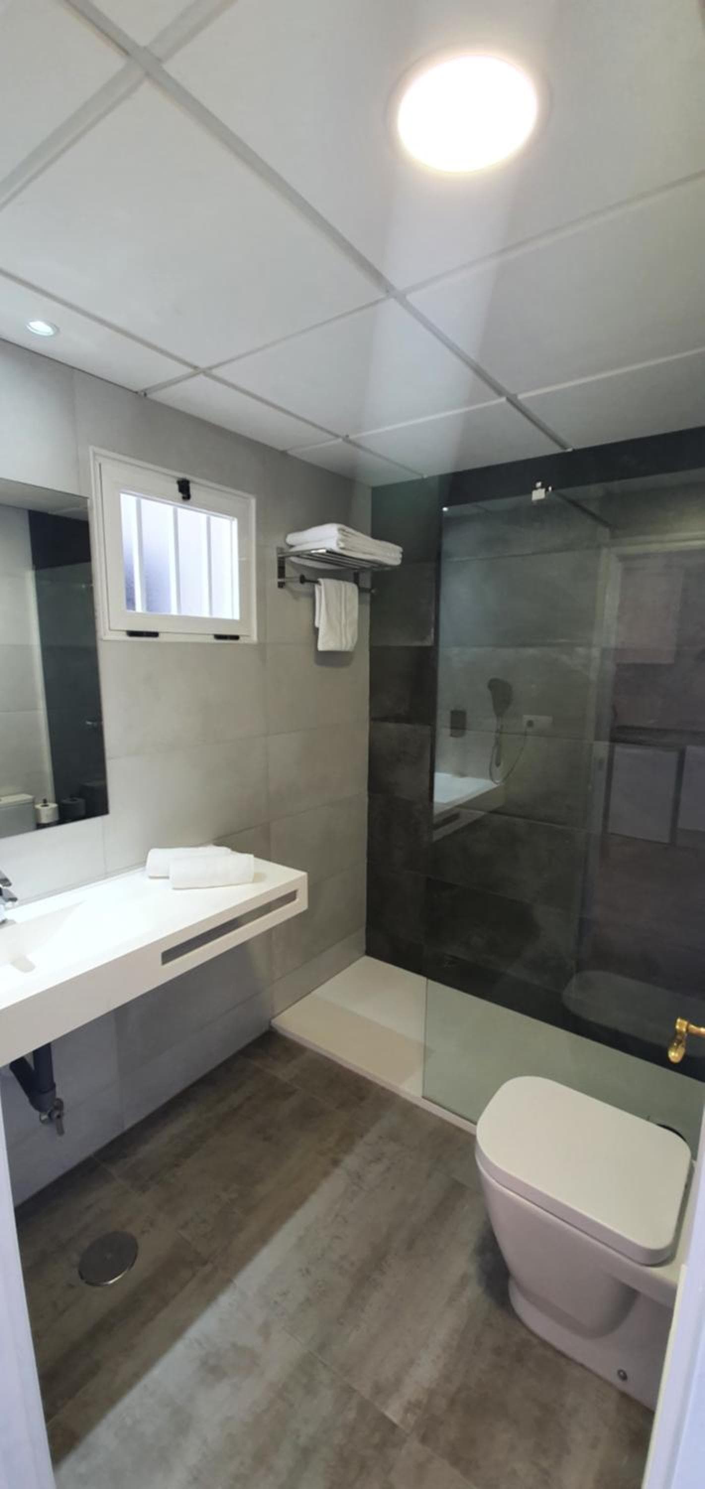 Bathroom at Primavera Loix