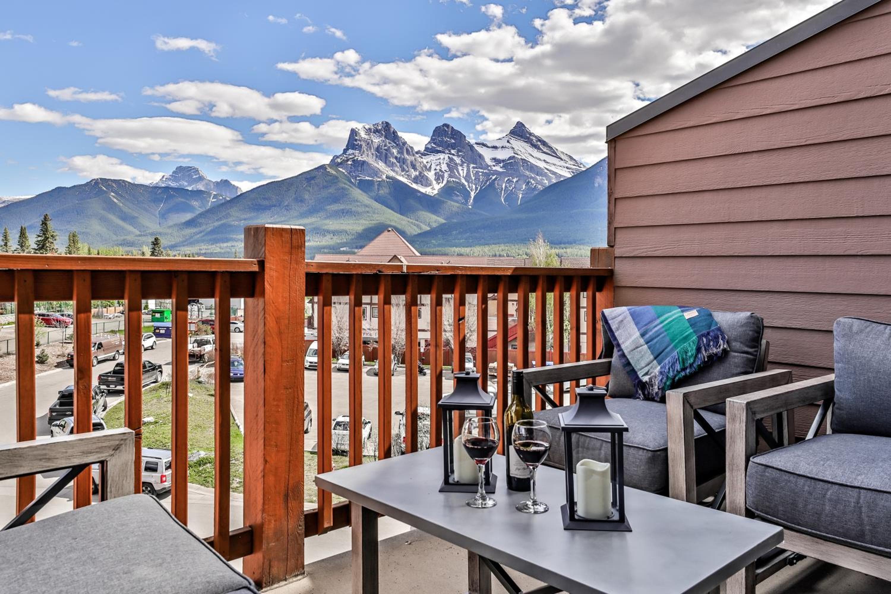 Stoneridge Mountain Resort managed by Little Sister Getaways, Canmore