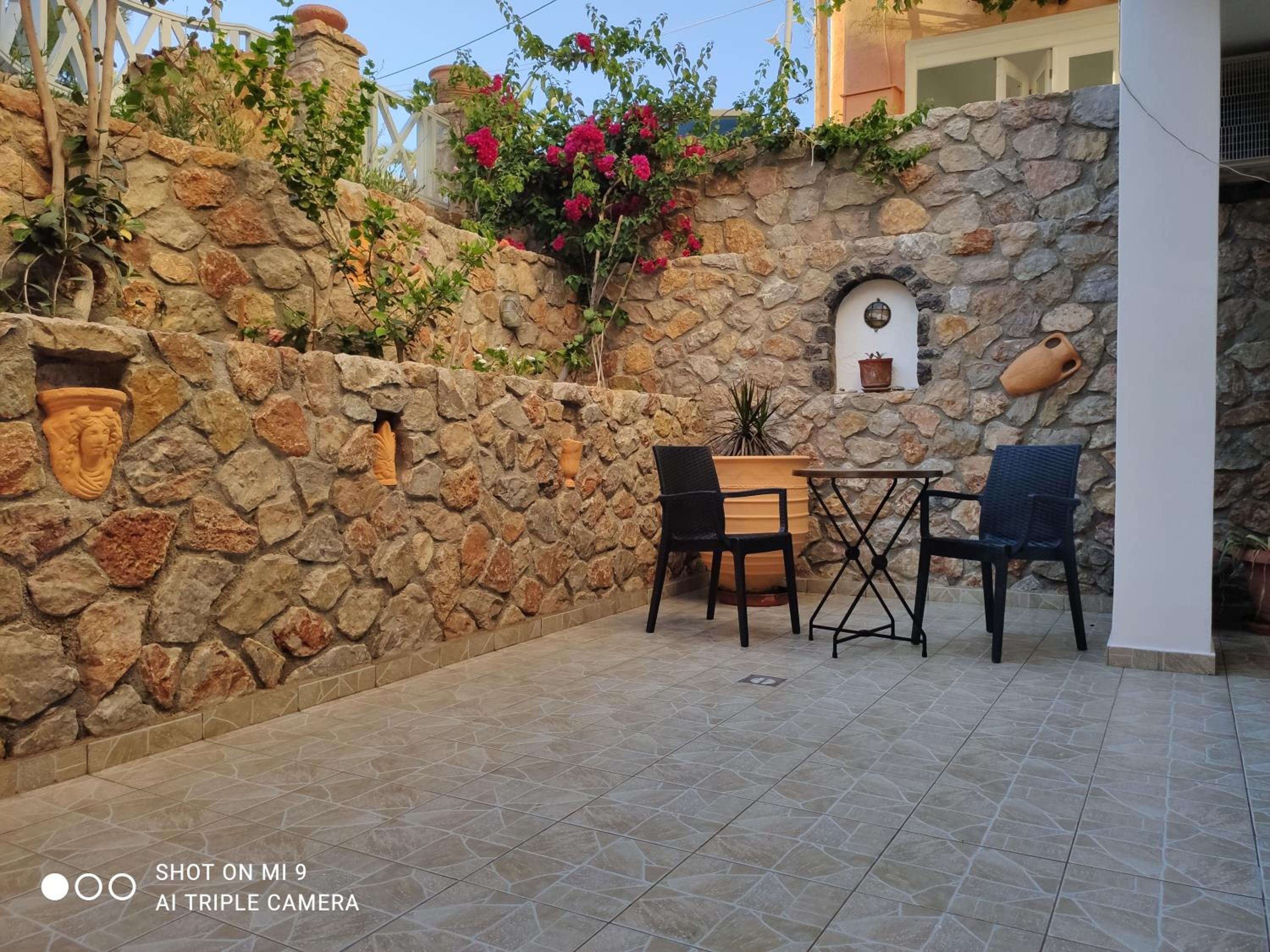 Leonidas Apartments, Kamari, photo 2